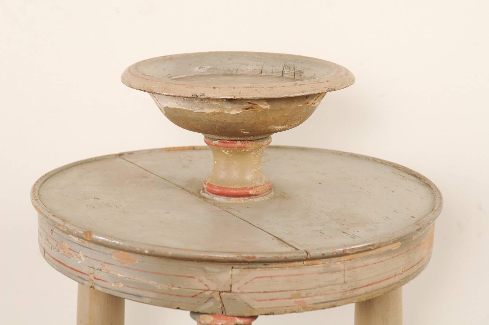 Italian Vintage Two-Tiered Gueridon Table with Original Old Hand-Painted Details In Good Condition For Sale In Atlanta, GA