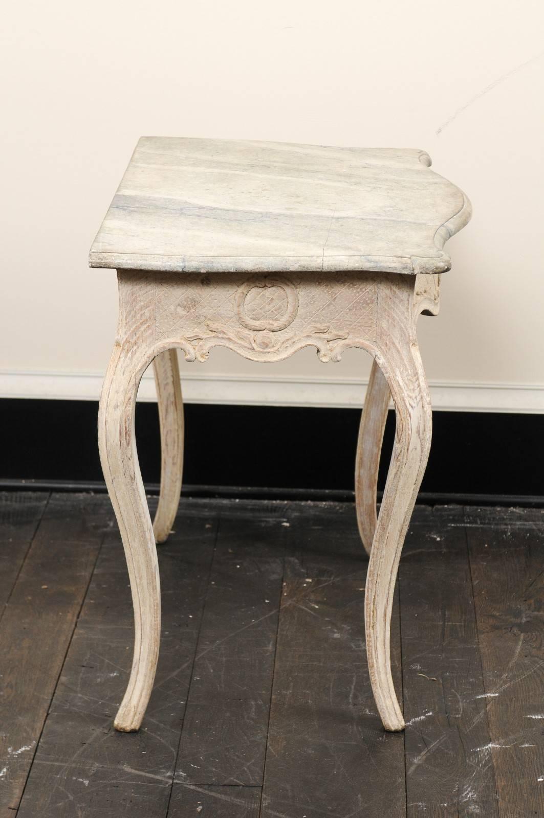 18th Century Swedish Wood & Hand-Painted Faux Marble-Top Cream Color Side Table For Sale 1