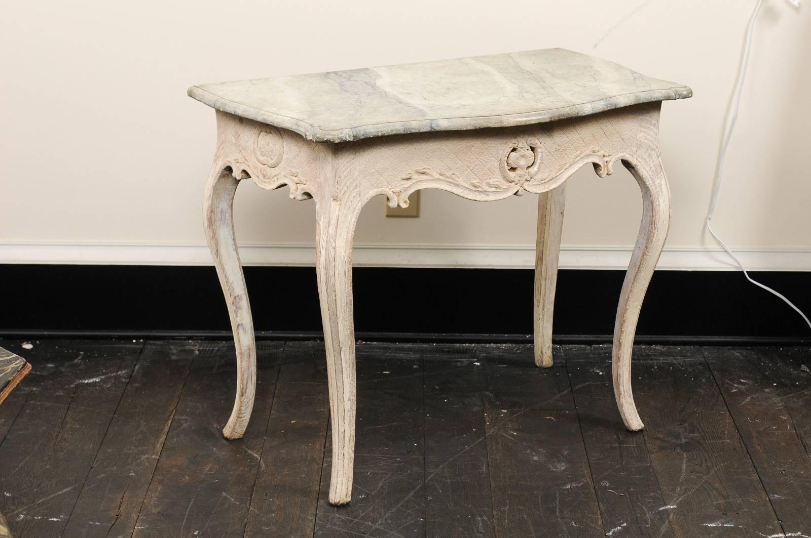 18th Century Swedish Wood & Hand-Painted Faux Marble-Top Cream Color Side Table In Good Condition For Sale In Atlanta, GA