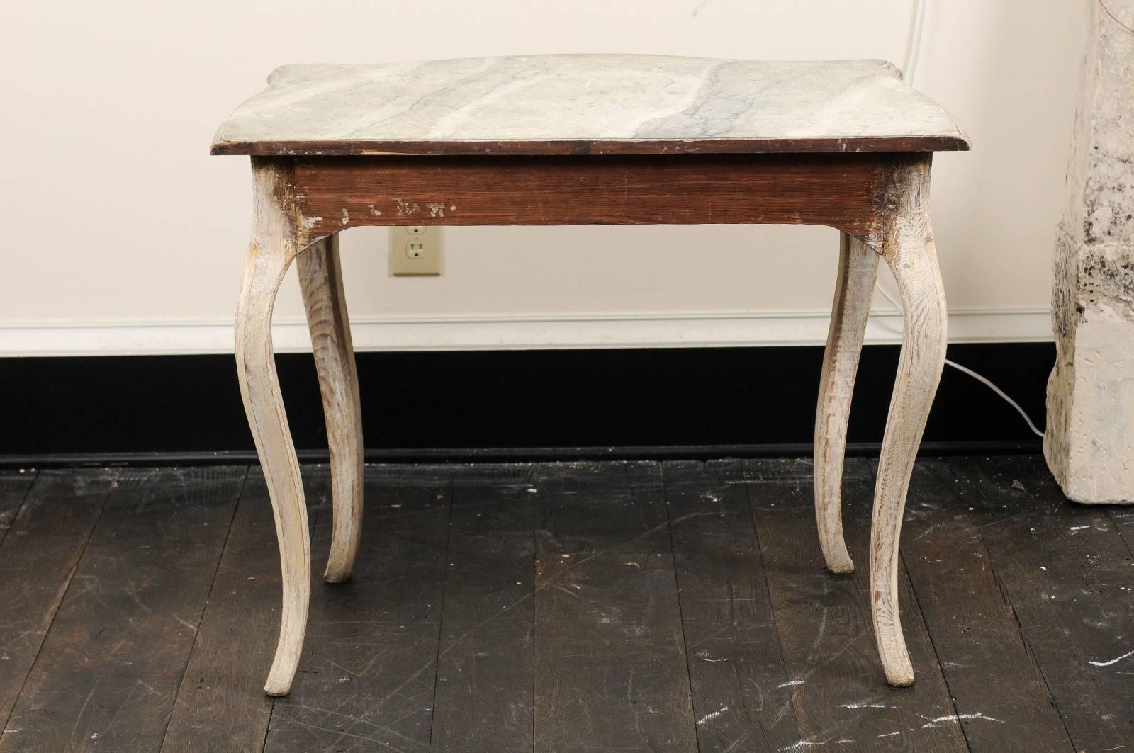 18th Century Swedish Wood & Hand-Painted Faux Marble-Top Cream Color Side Table For Sale 2