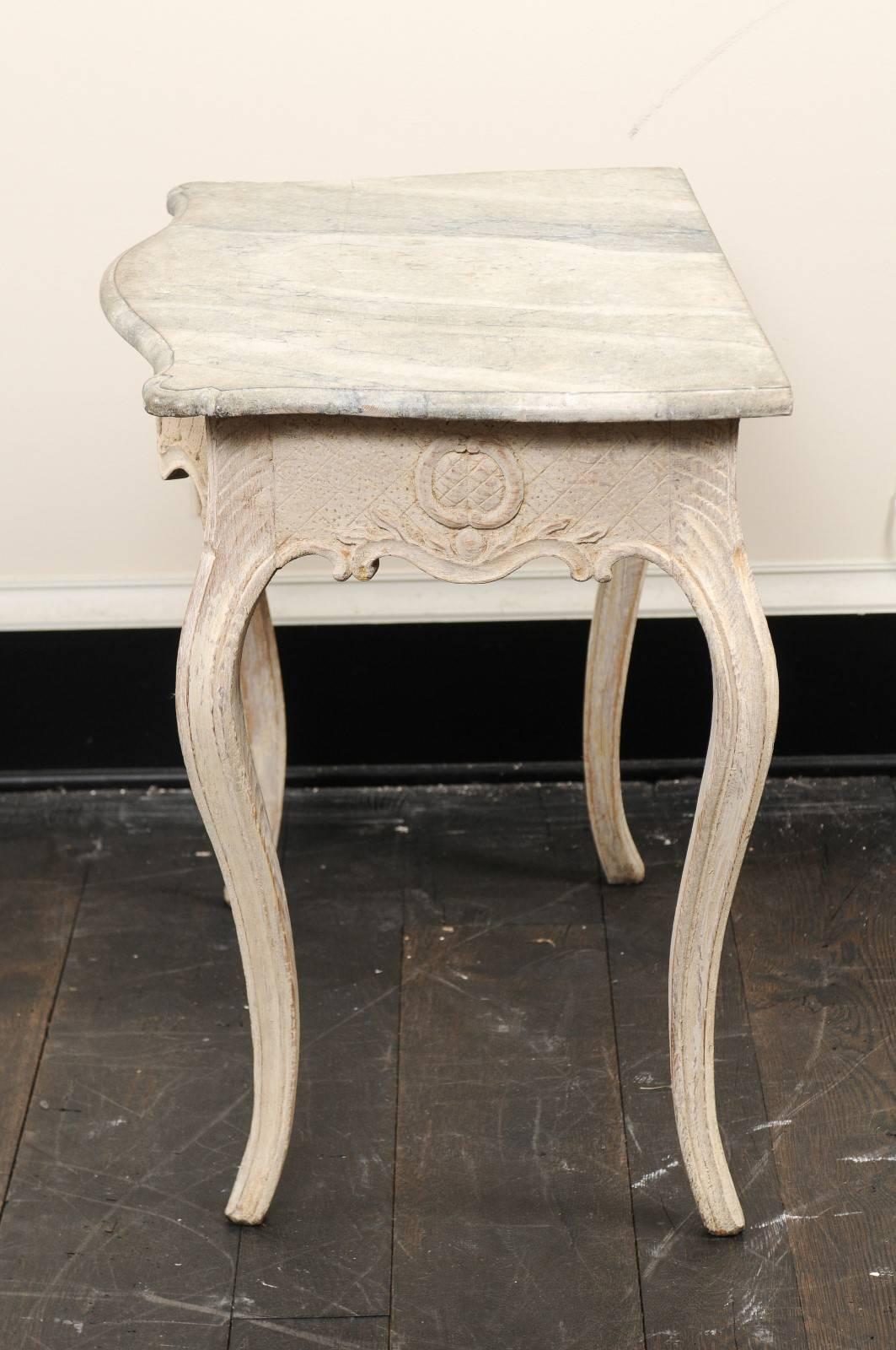 18th Century Swedish Wood & Hand-Painted Faux Marble-Top Cream Color Side Table For Sale 3
