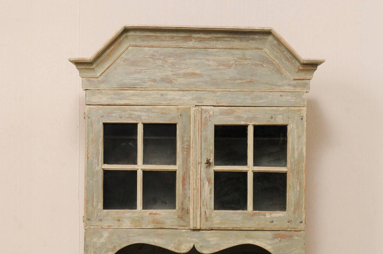 Painted Early 19th Century Swedish Scraped Finish Cupboard with Elegant Scalloped Shapes