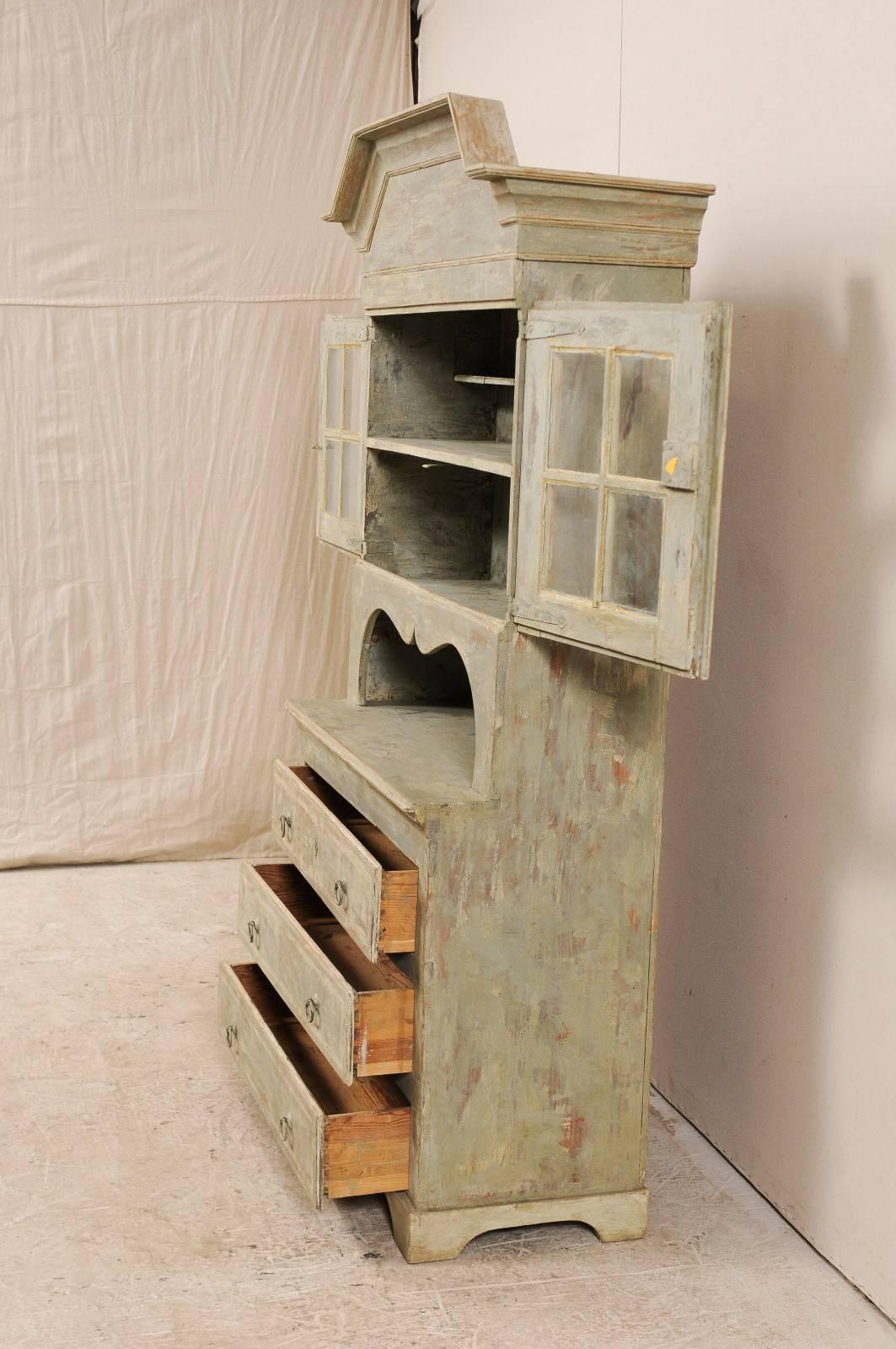 Early 19th Century Swedish Scraped Finish Cupboard with Elegant Scalloped Shapes 1