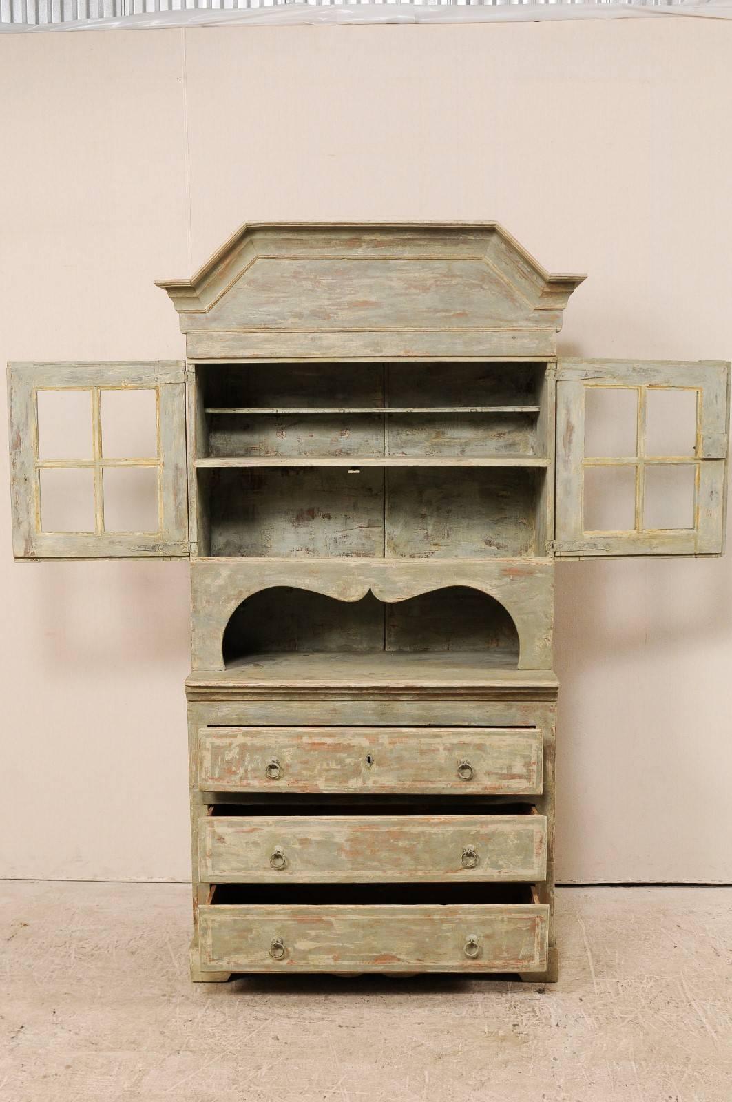 Early 19th Century Swedish Scraped Finish Cupboard with Elegant Scalloped Shapes 3
