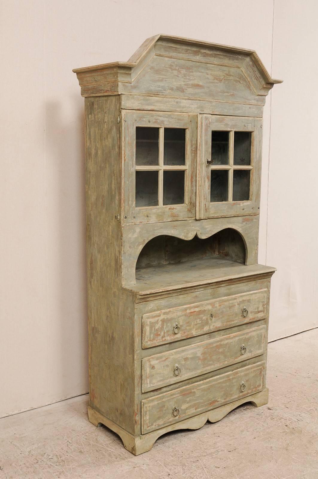 Early 19th Century Swedish Scraped Finish Cupboard with Elegant Scalloped Shapes In Good Condition In Atlanta, GA