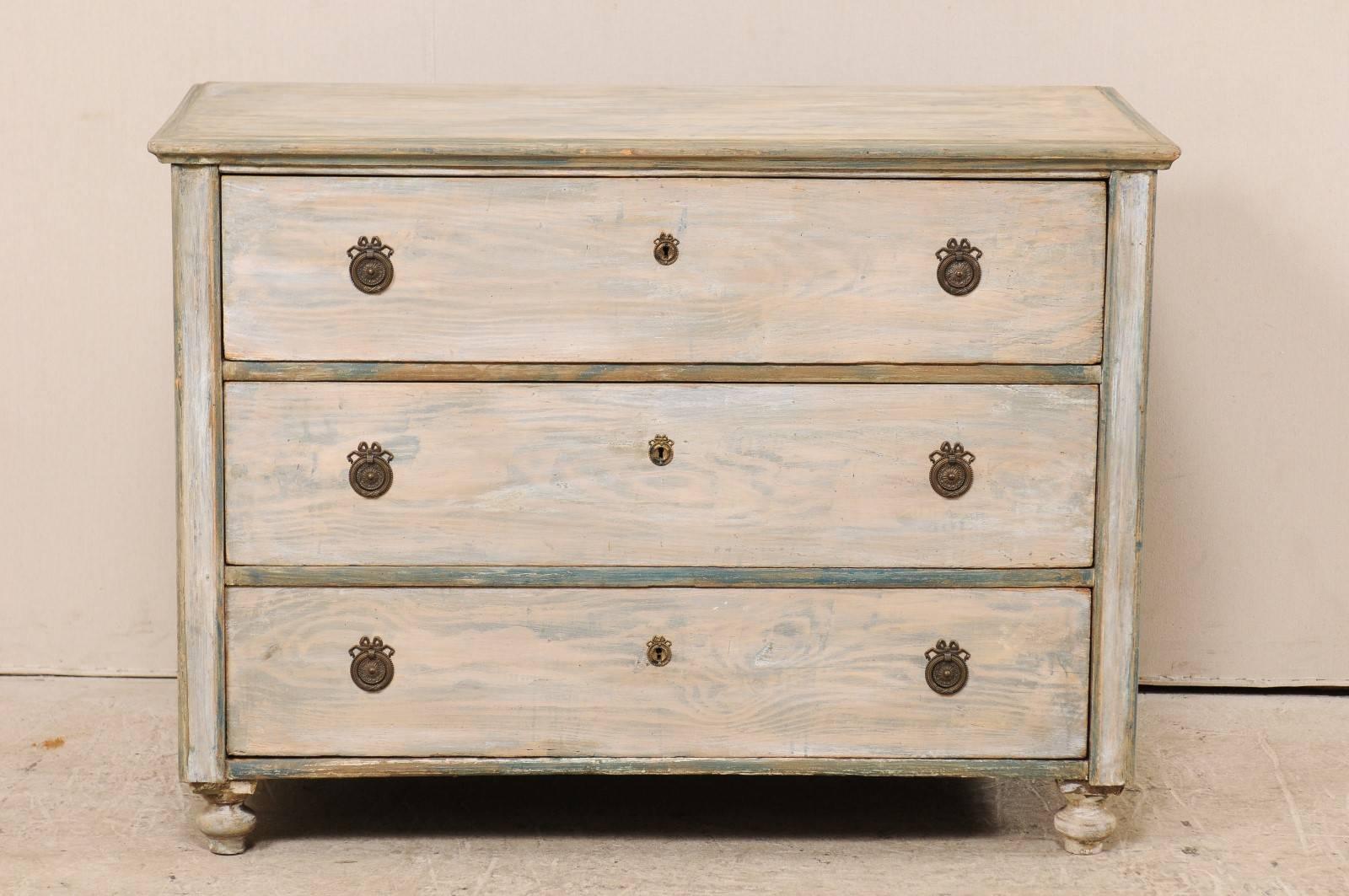 A Swedish 19th century Karl Johan three-drawer painted wood chest. This antique Swedish chest features three dovetailed graduated drawers, a slightly overhanging and beveled top and is raised on bun feet. The drawers are adorn with ring pulls and