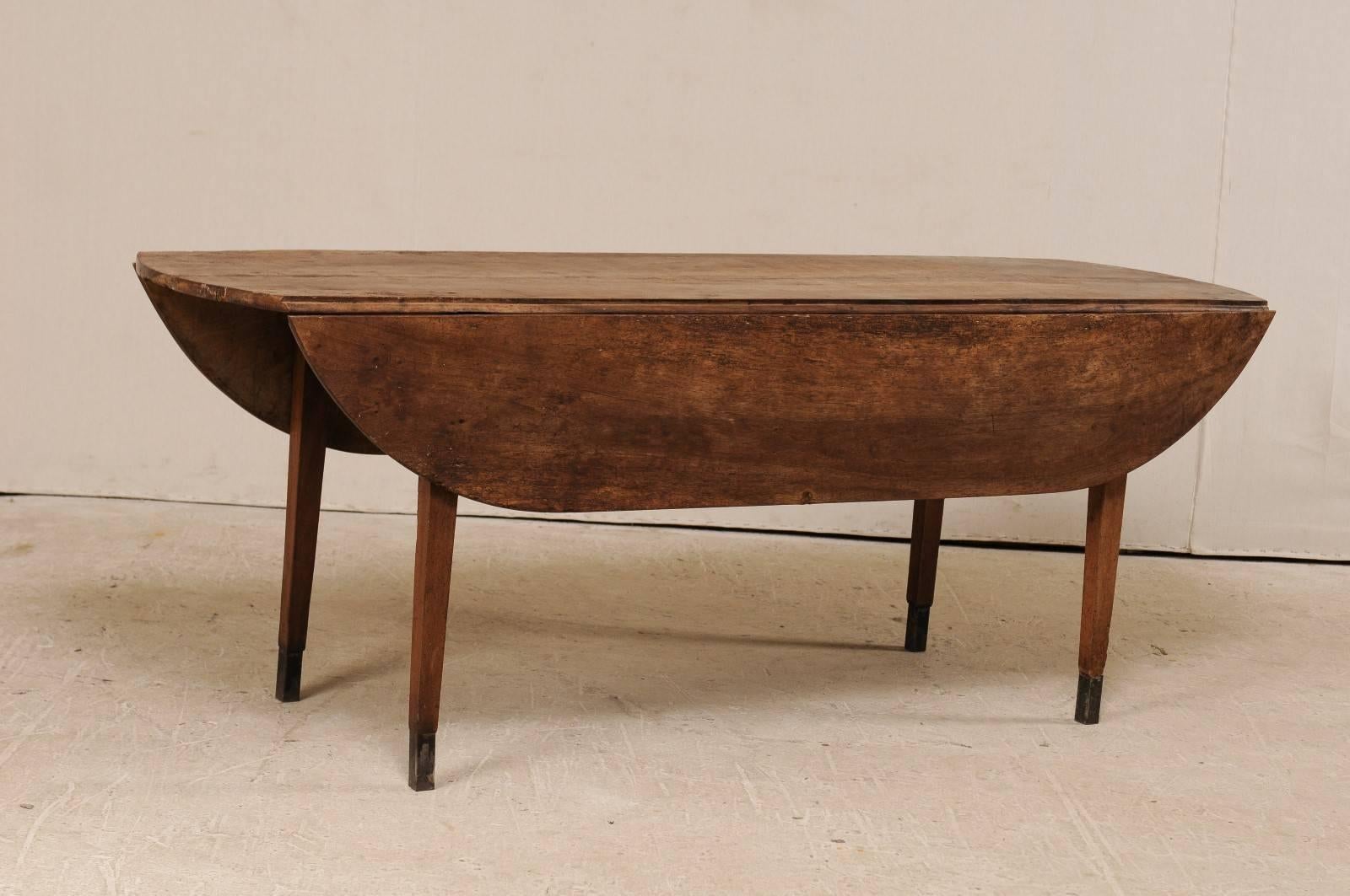 Rustic French Early 19th Century Drop-Leaf Dining Room Table with Elegant Oval Shape