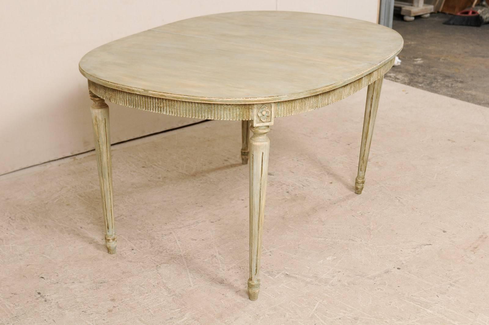 Swedish Gustavian Style Vintage Painted Wood Medium Size Oval Table 2