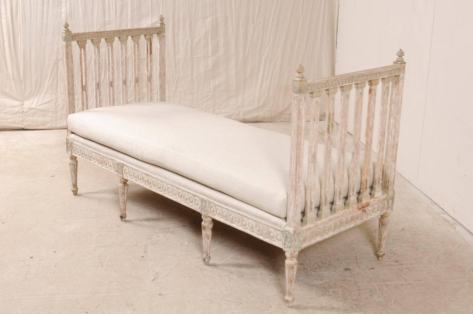 Carved Swedish Period Gustavian Daybed Sofa Bench from the Late 18th Century in Cream