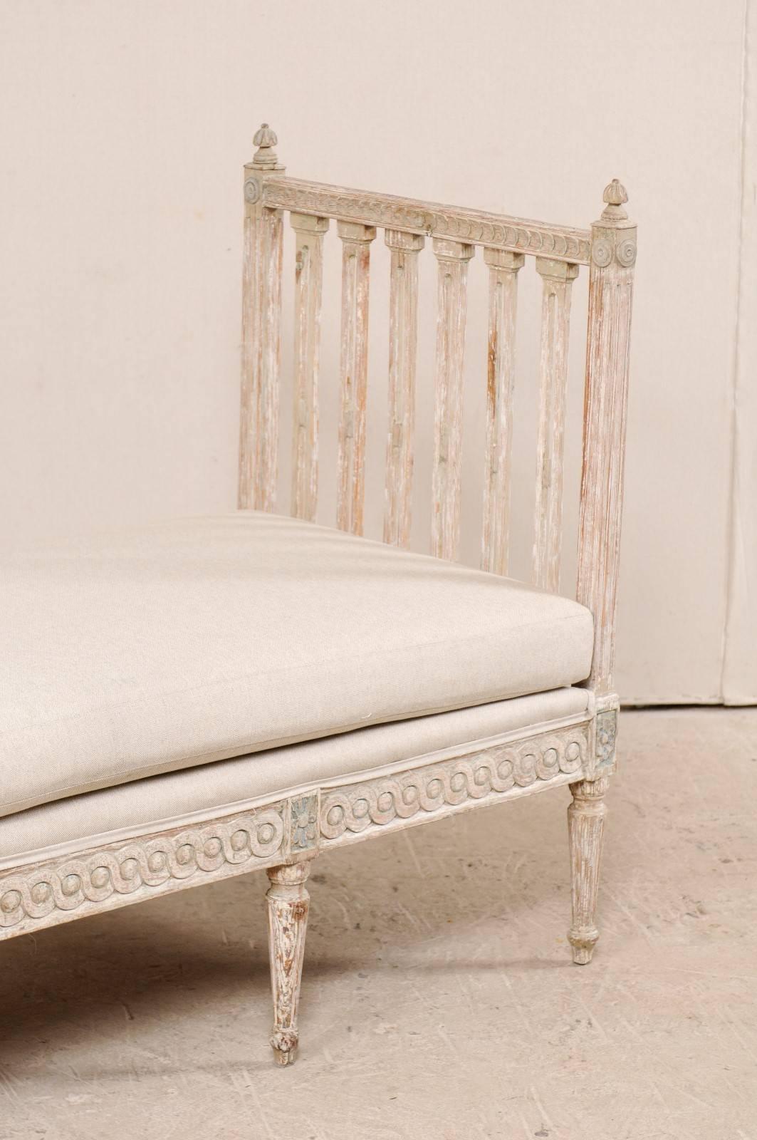 Swedish Period Gustavian Daybed Sofa Bench from the Late 18th Century in Cream 4
