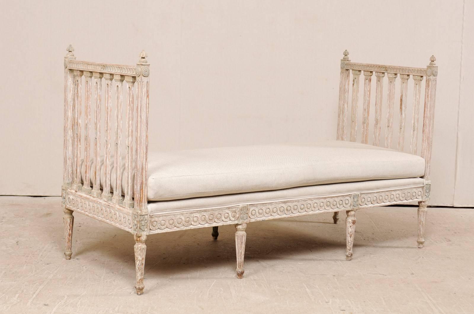 Swedish Period Gustavian Daybed Sofa Bench from the Late 18th Century in Cream 2