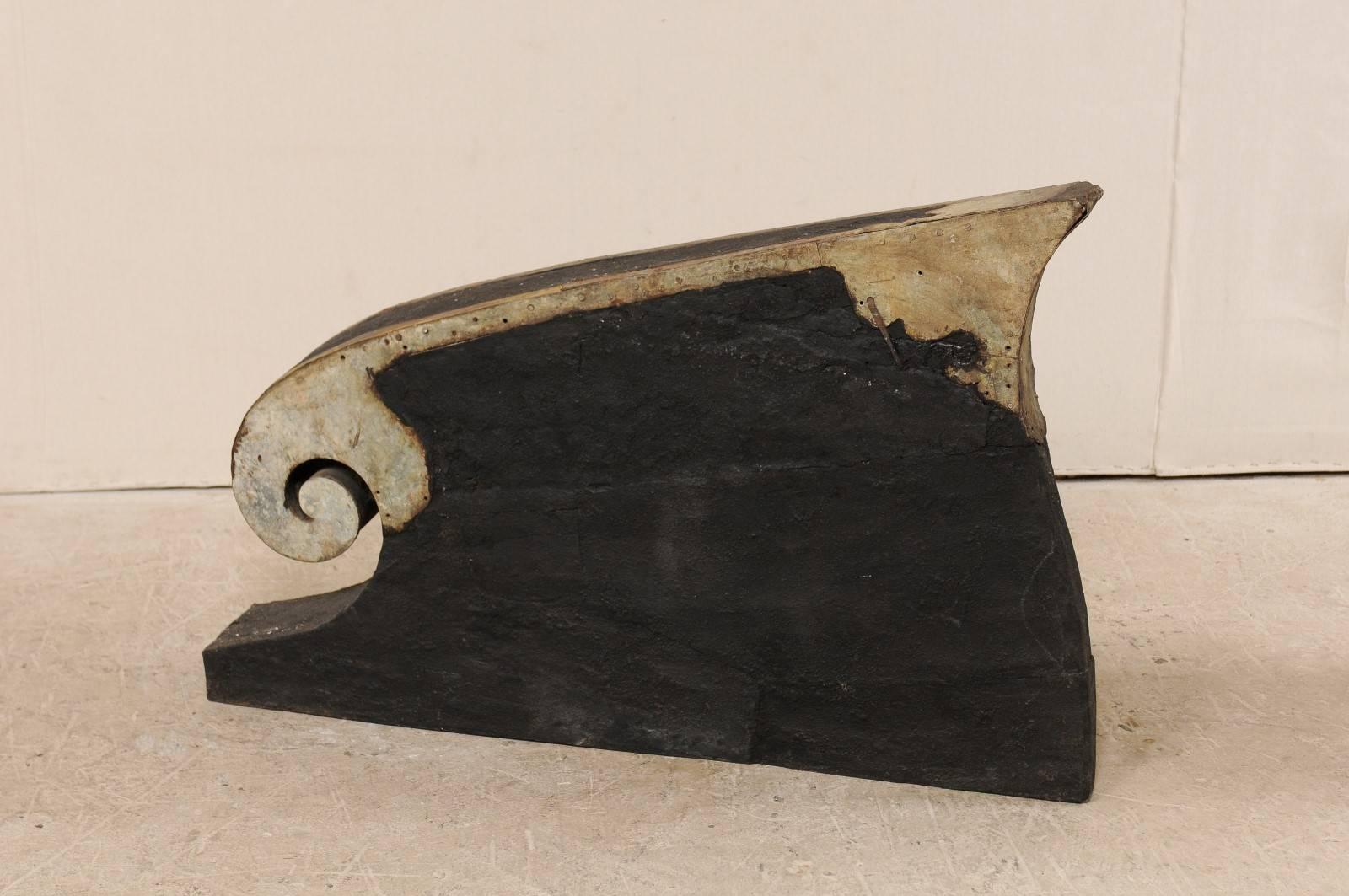 South Indian Kerala Hand-Carved Wooden Boat Prow in Nice Scrolling Wave Shape For Sale 2