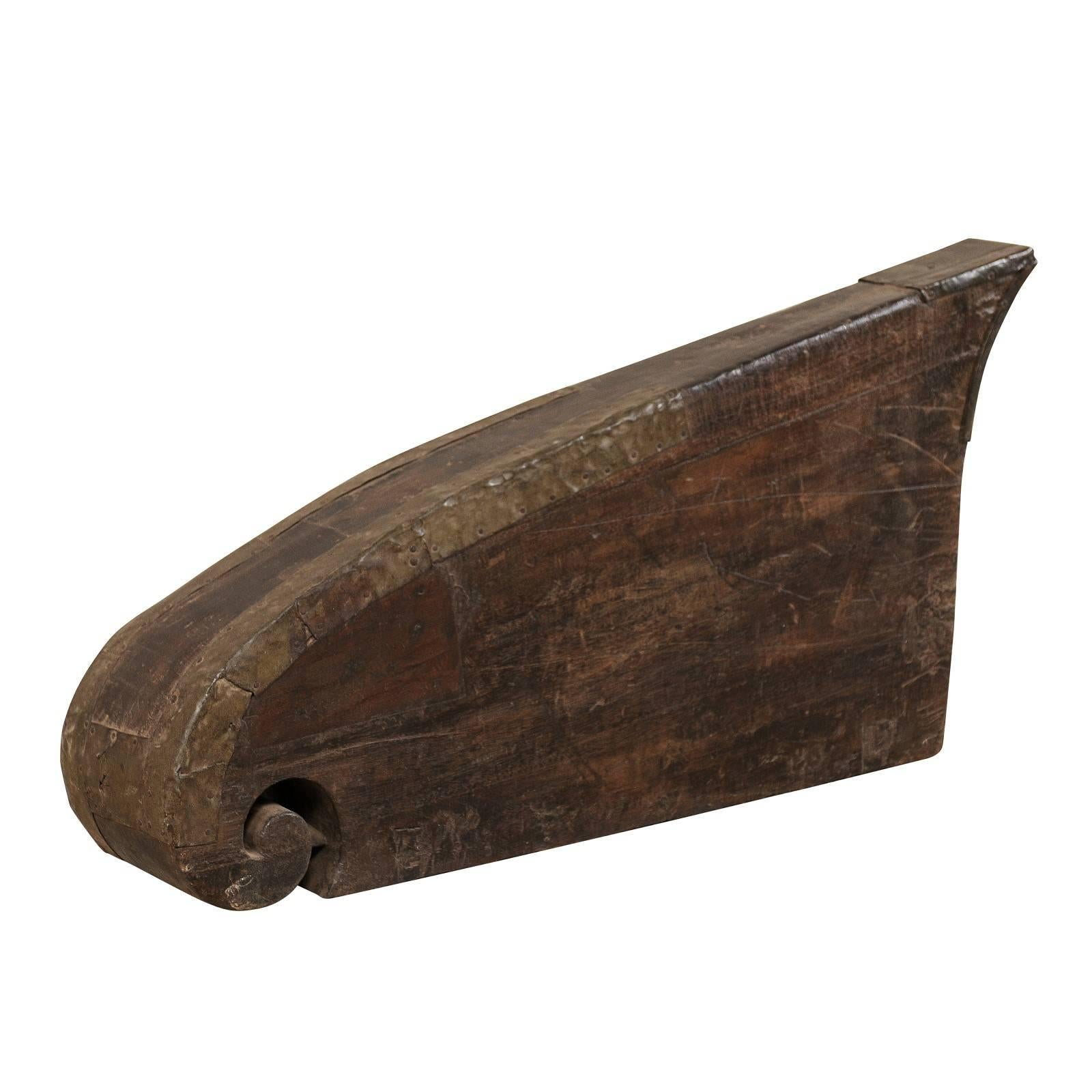Nautical Boat Prow from Kerala, South India with Simple, Elegant Wave Scroll For Sale