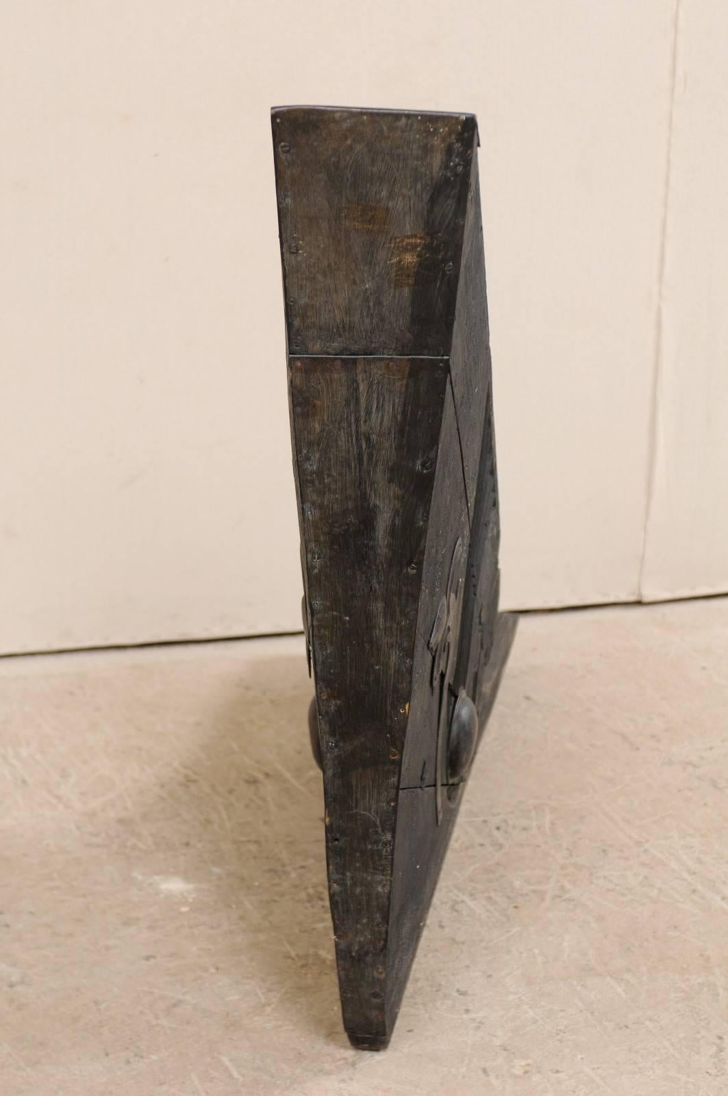 A Kerala Hand-Carved Wood Boat Prow with Lovely Curved Fleur-de-Lis Accents For Sale 1