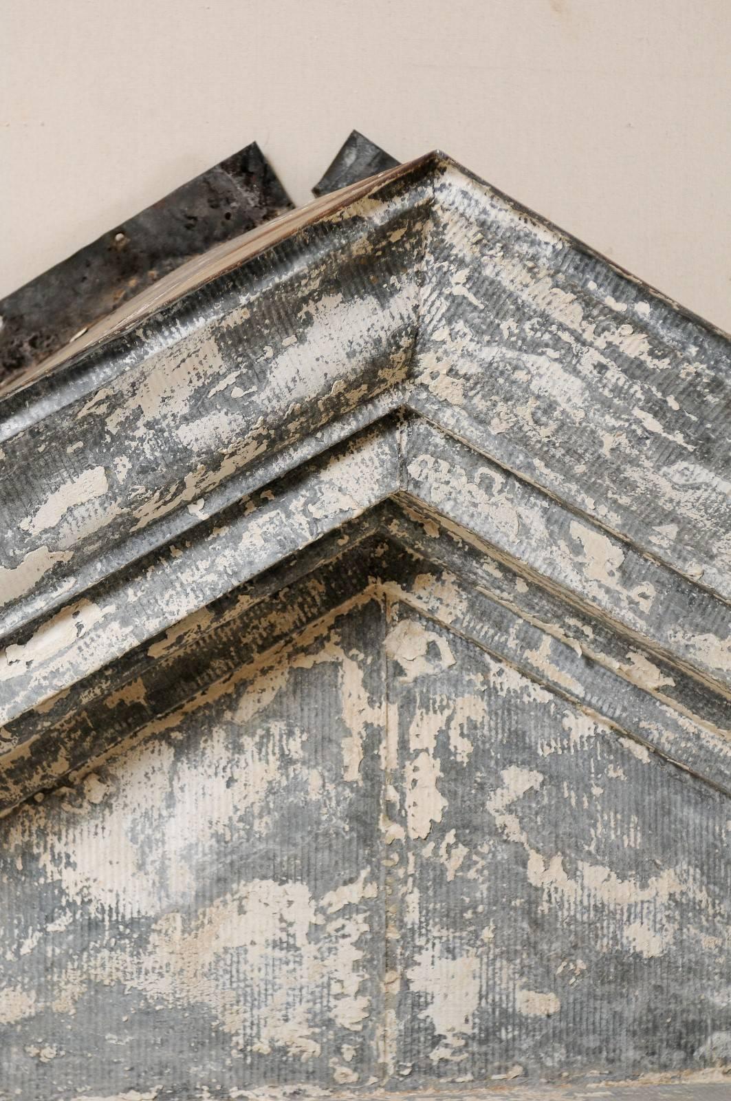 American Zinc Pediment from the Early 19th Century with Dentil Molding In Good Condition In Atlanta, GA