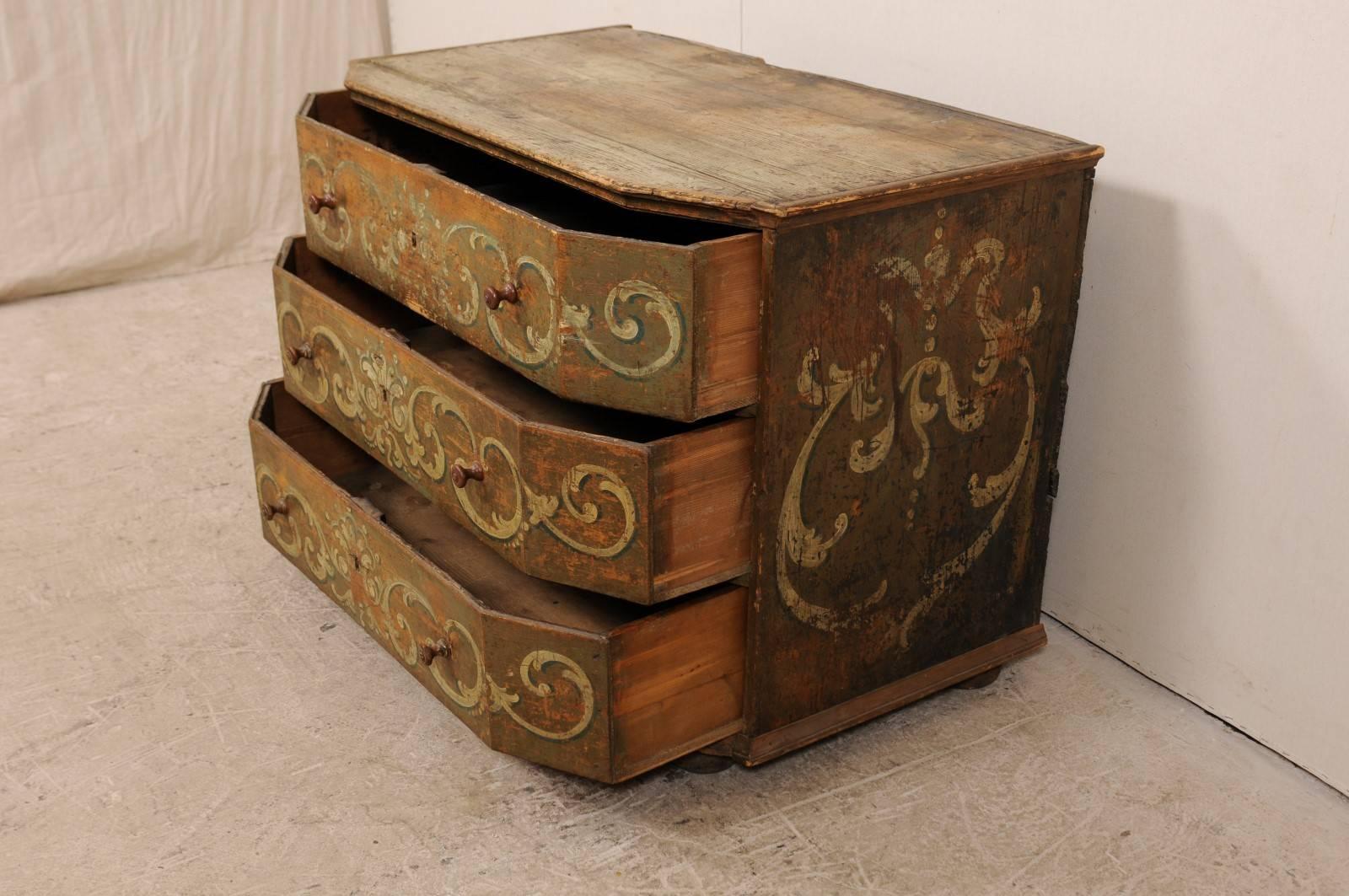 A Large 18th Century Beautifully Hand-Painted Wood Three-Drawer Commode, Italy  In Good Condition For Sale In Atlanta, GA