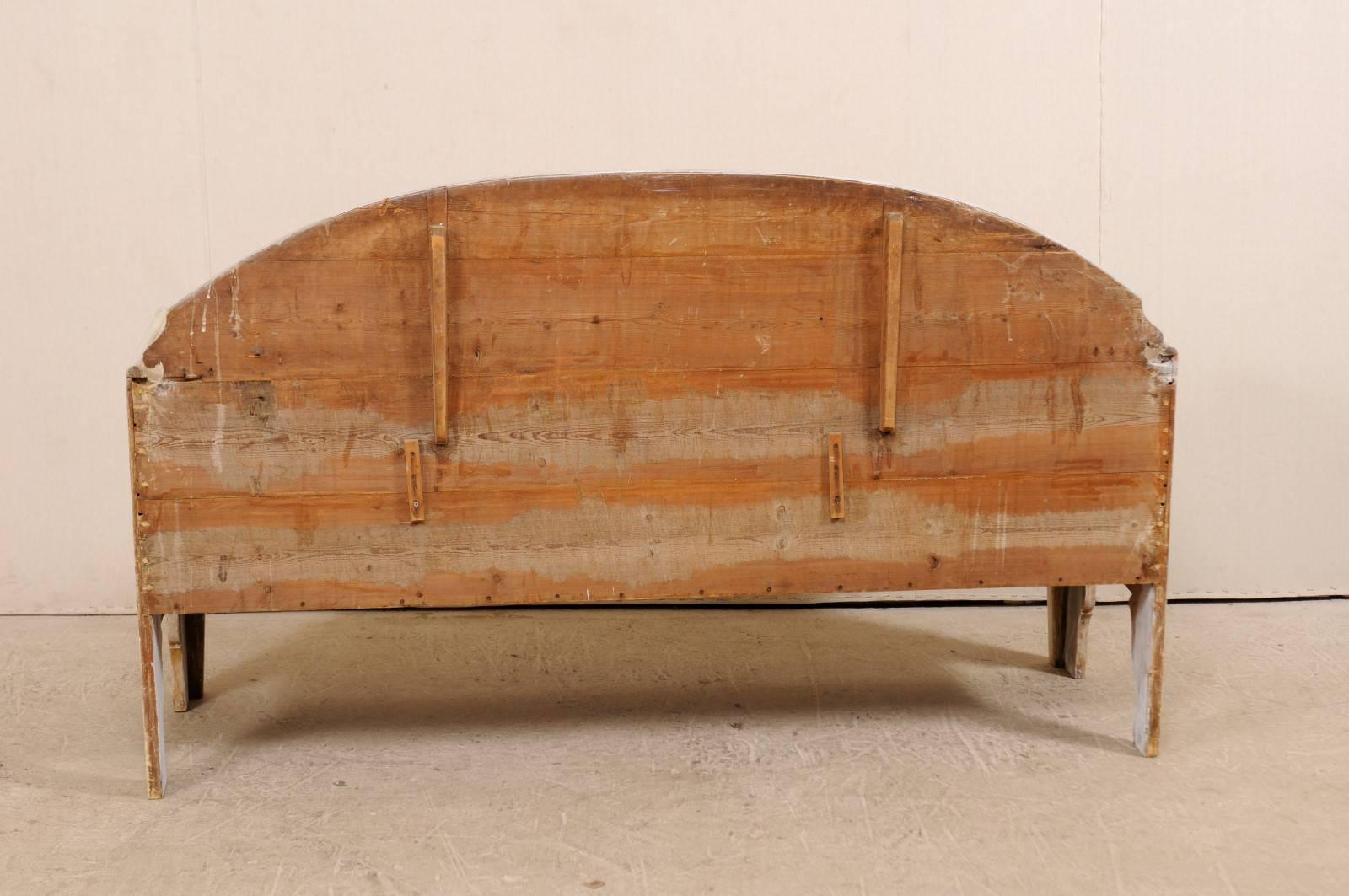 Early 19th Century Swedish Sofa Bench with Nicely Arched Back on Bracket Legs For Sale 3