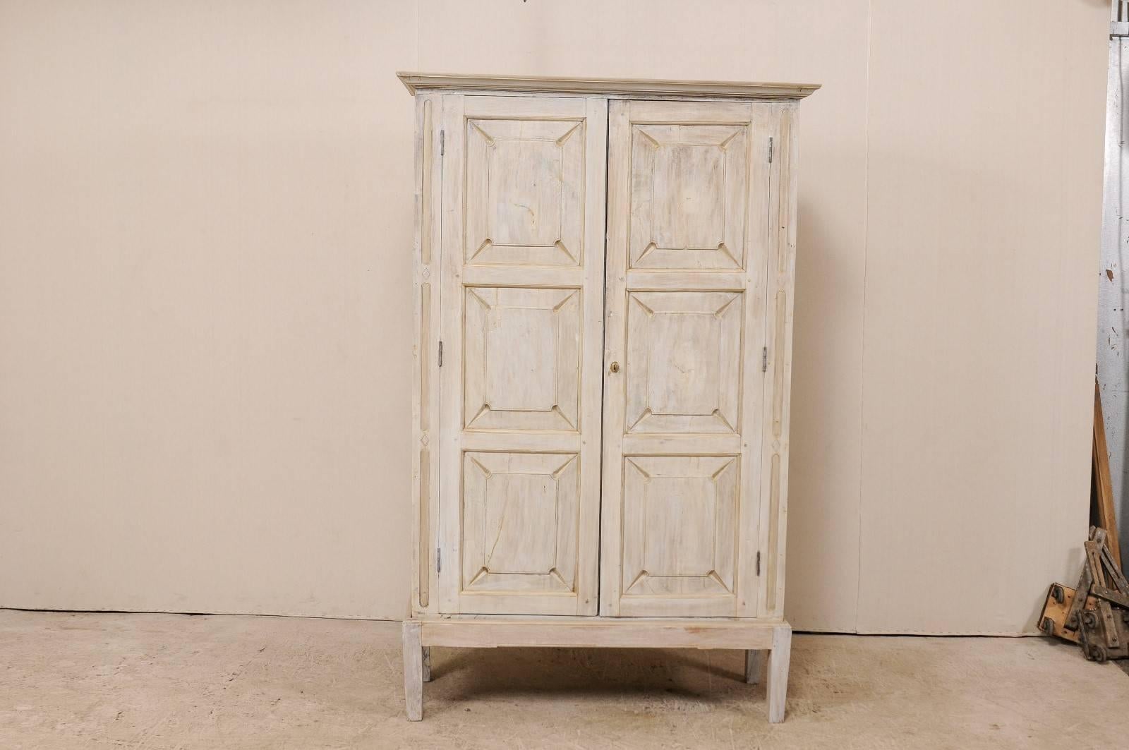 A single early 20th century British Colonial tall two-door, dual sided display. This antique British Colonial Indian cabinet features versatility with the option of viewing the cabinet from either sides. Side 