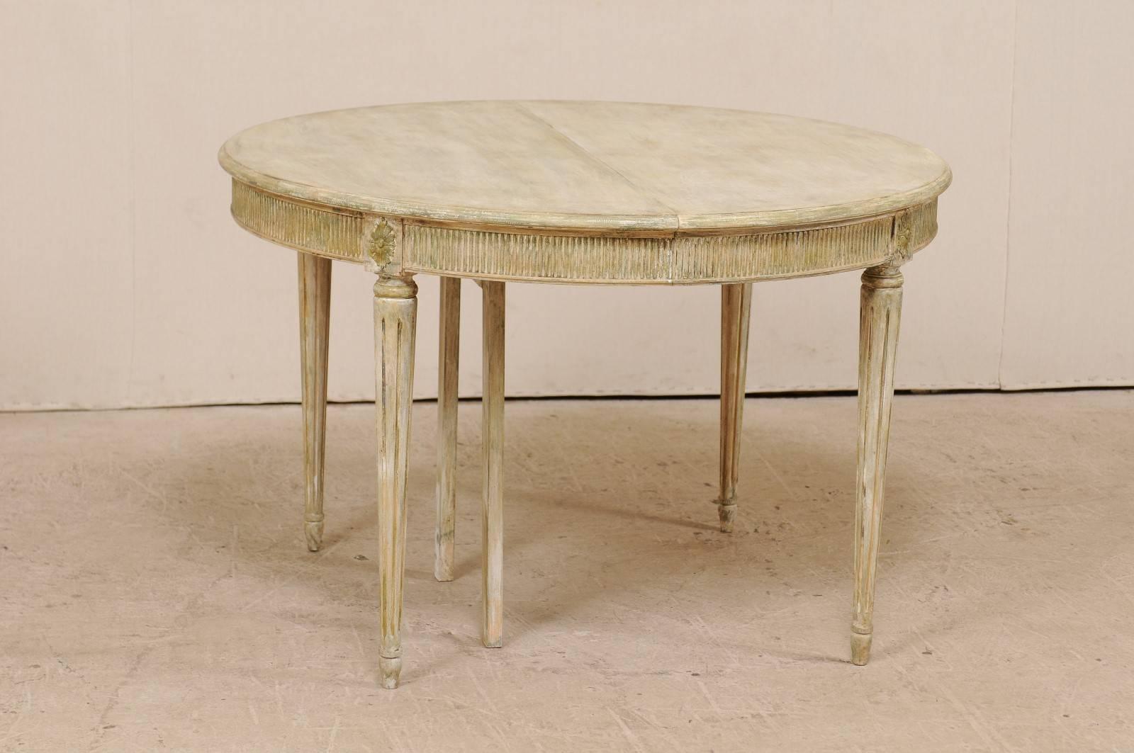 Gustavian Swedish Vintage Center / Dining Table with Two Extra Leaves (Gustavianisch)