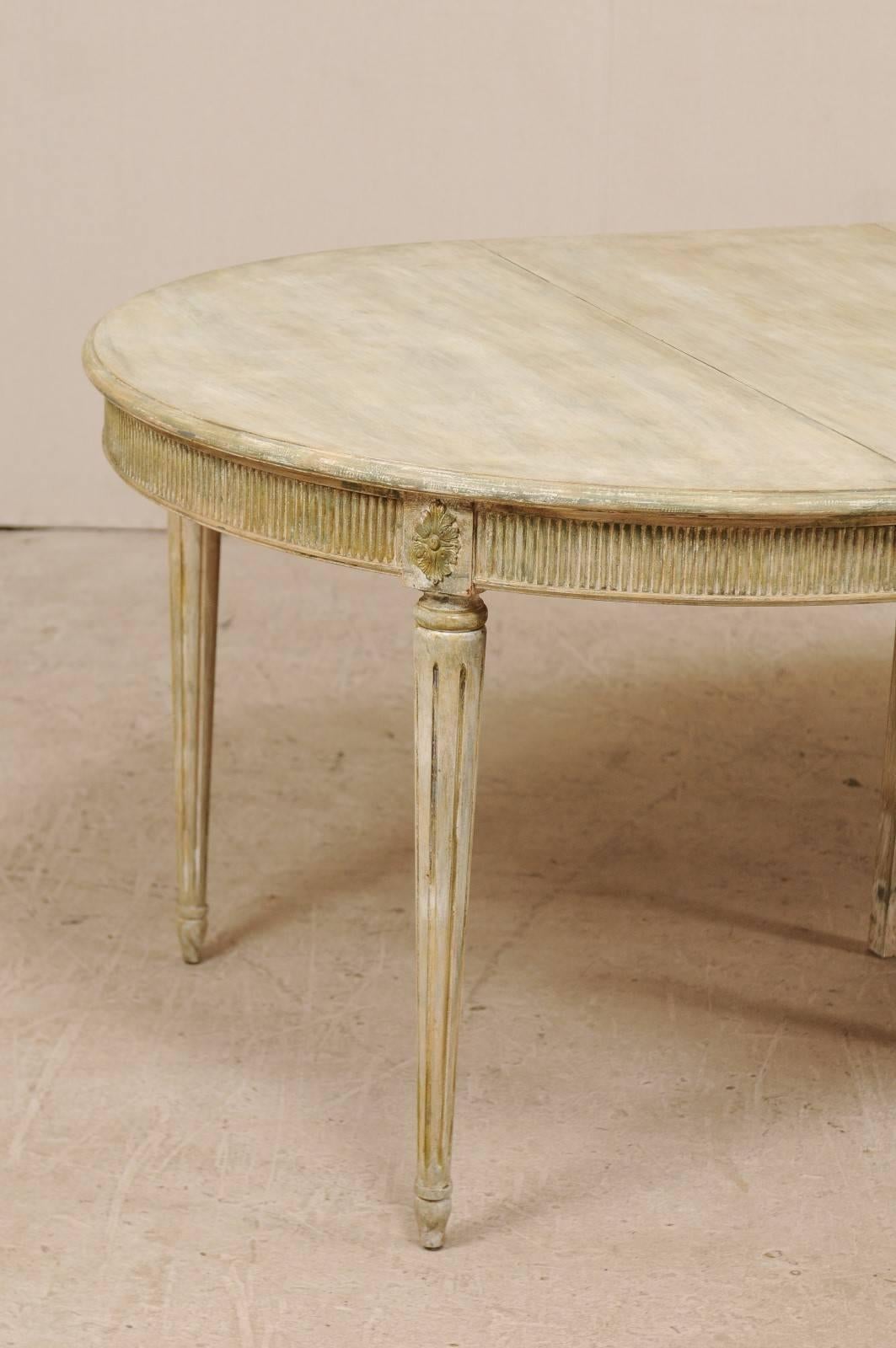 Gustavian Swedish Vintage Center / Dining Table with Two Extra Leaves (Schwedisch)