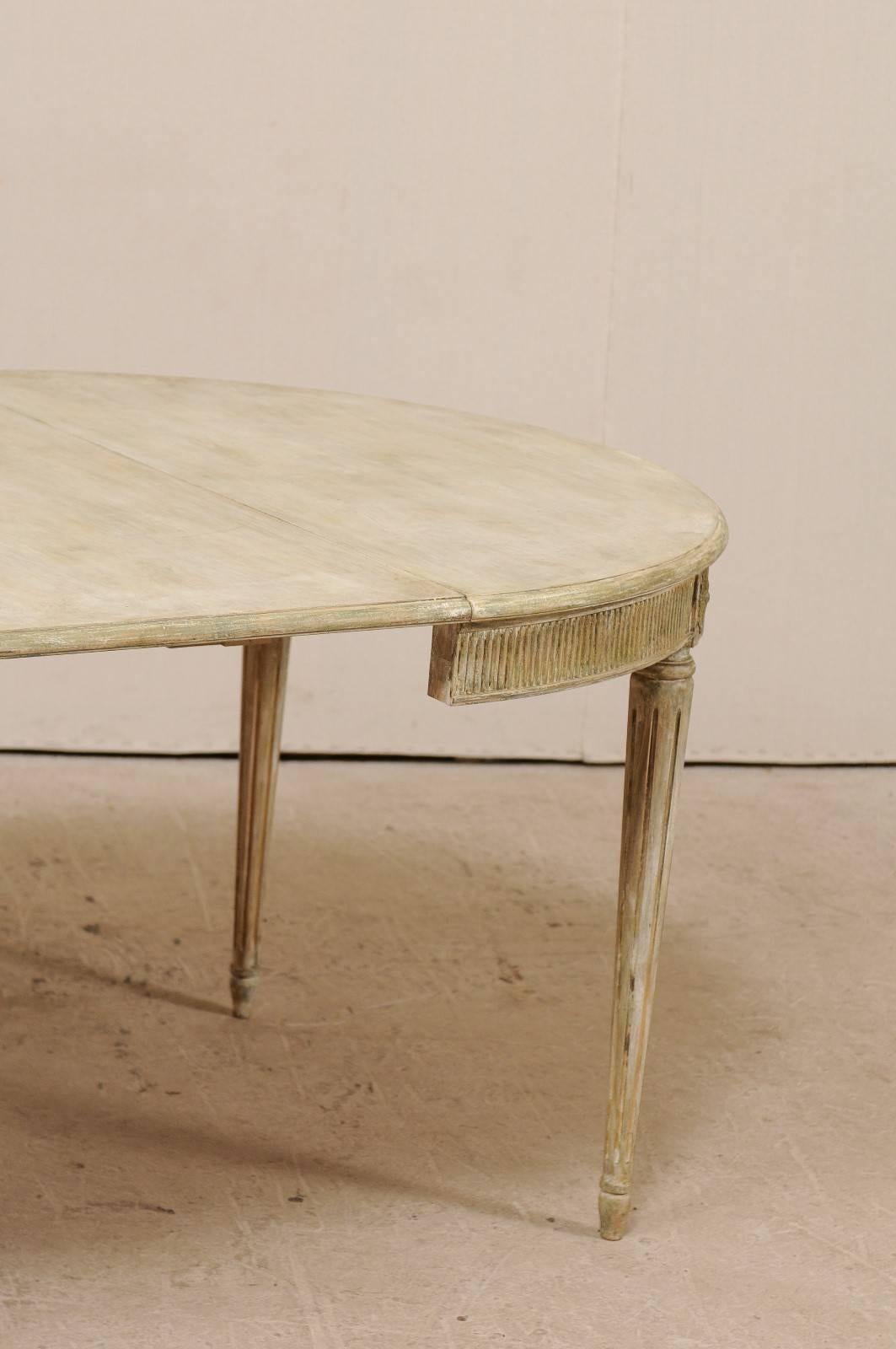 Gustavian Swedish Vintage Center / Dining Table with Two Extra Leaves im Zustand „Gut“ in Atlanta, GA