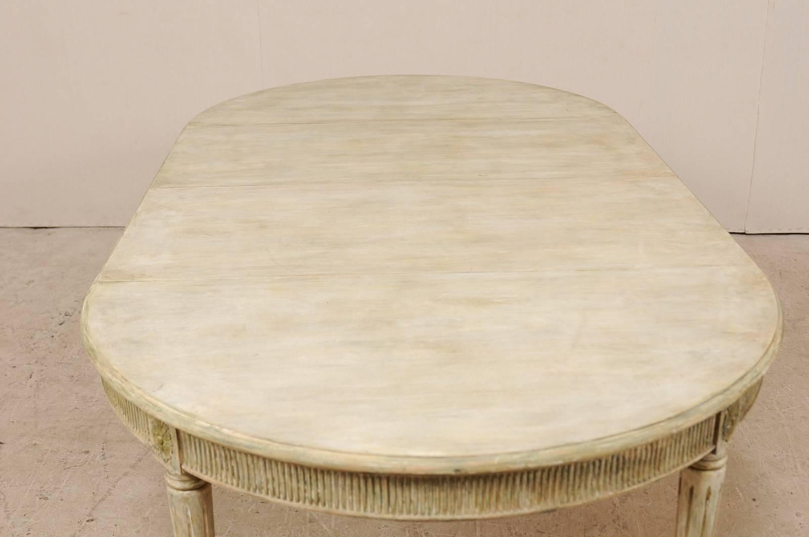 Gustavian Swedish Vintage Center / Dining Table with Two Extra Leaves 2