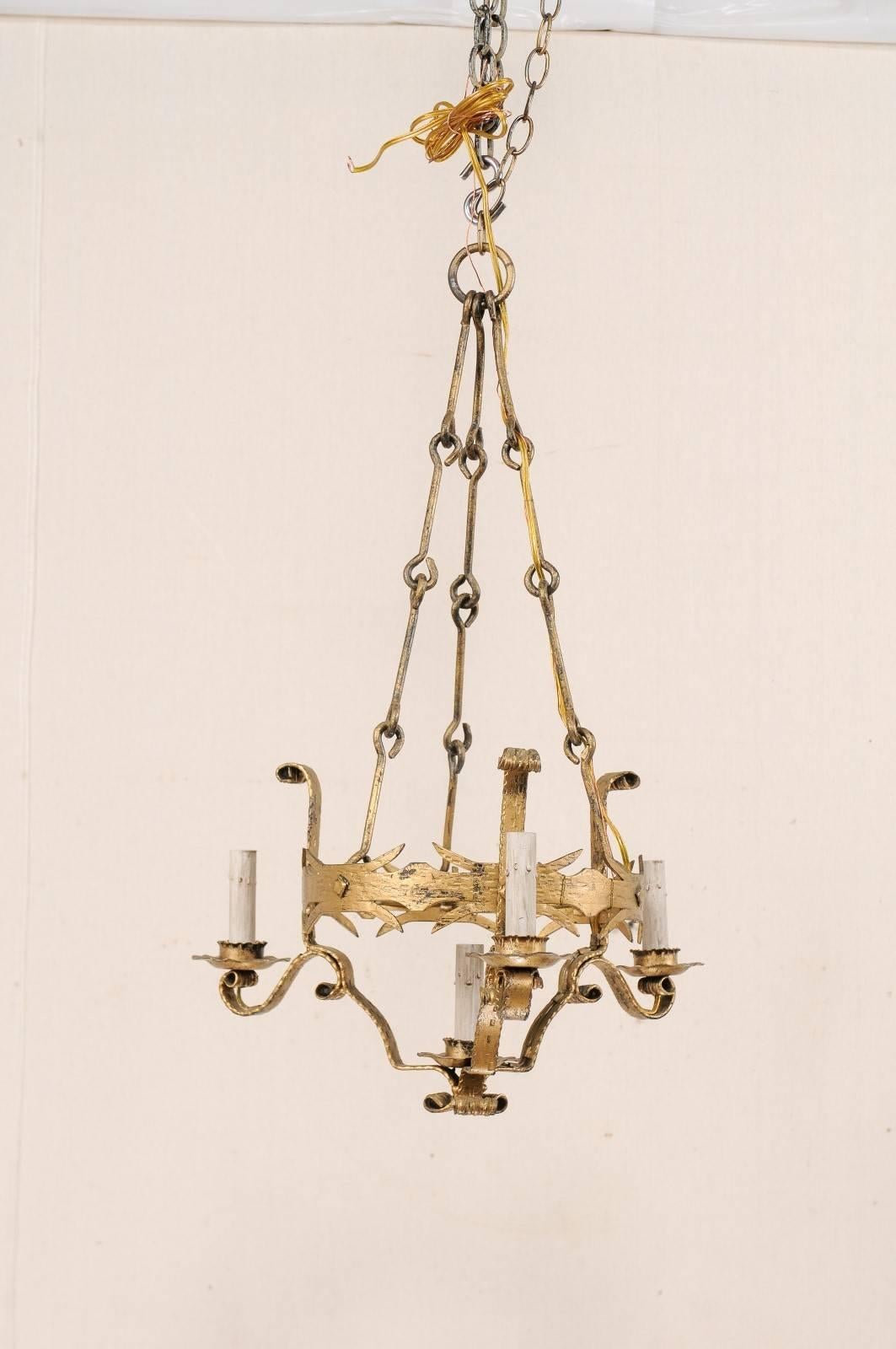 French Mid-20th Century Painted Iron Four-Light Tall Chandelier in Gold (Französisch)