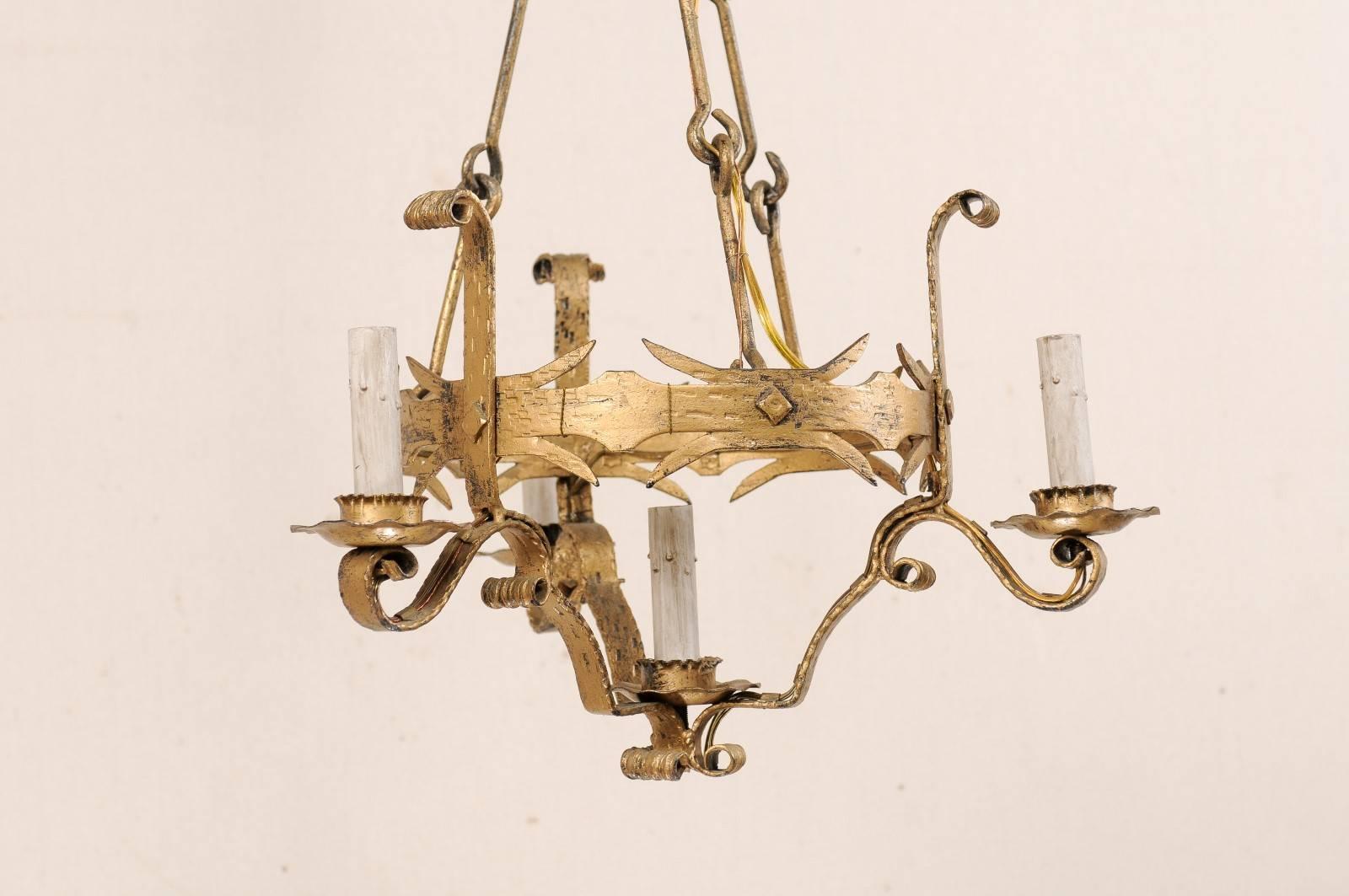 French Mid-20th Century Painted Iron Four-Light Tall Chandelier in Gold (Metall)