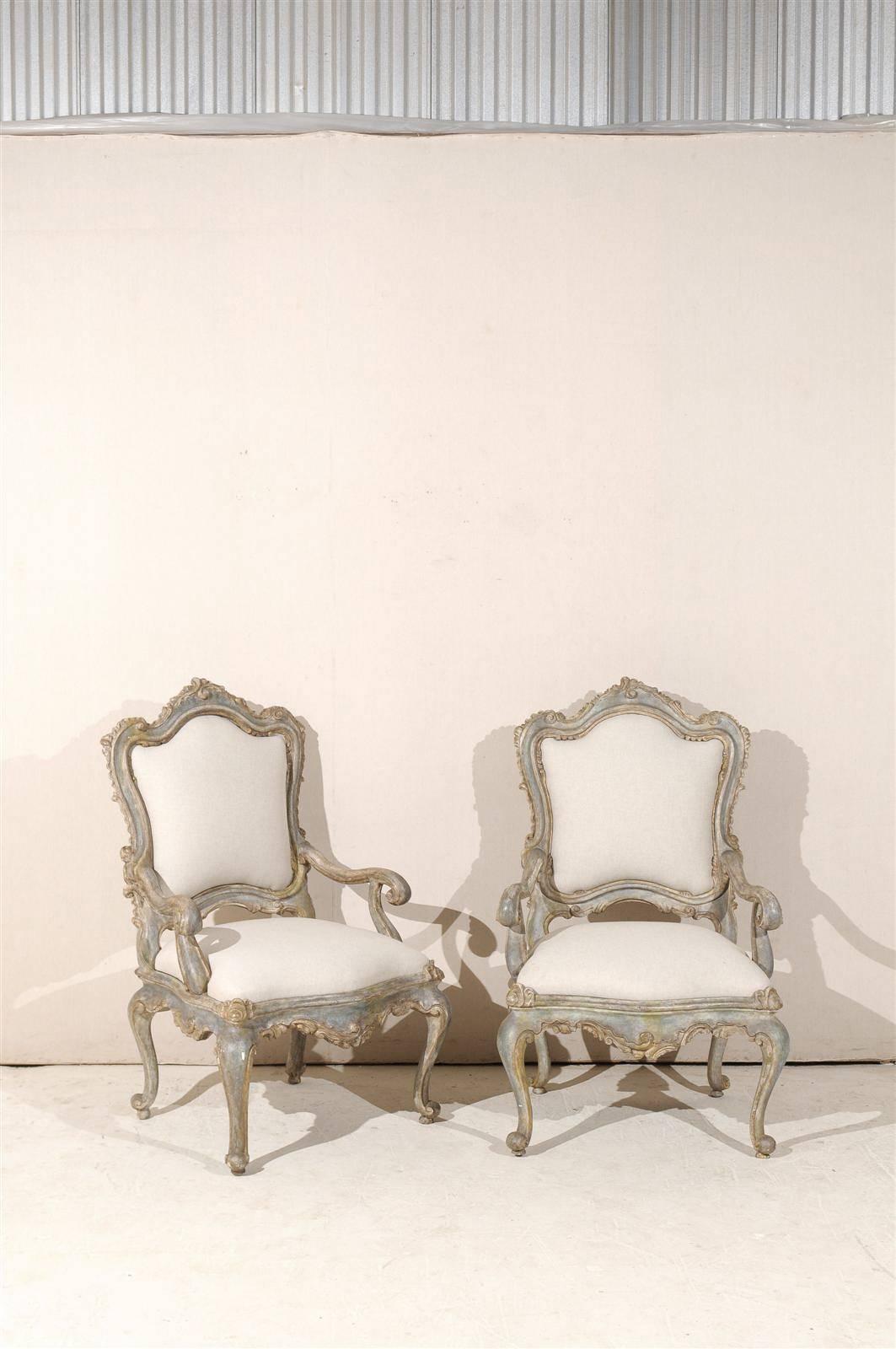 Pair of Italian Venetian Style Painted Richly Carved Armchairs In Good Condition For Sale In Atlanta, GA