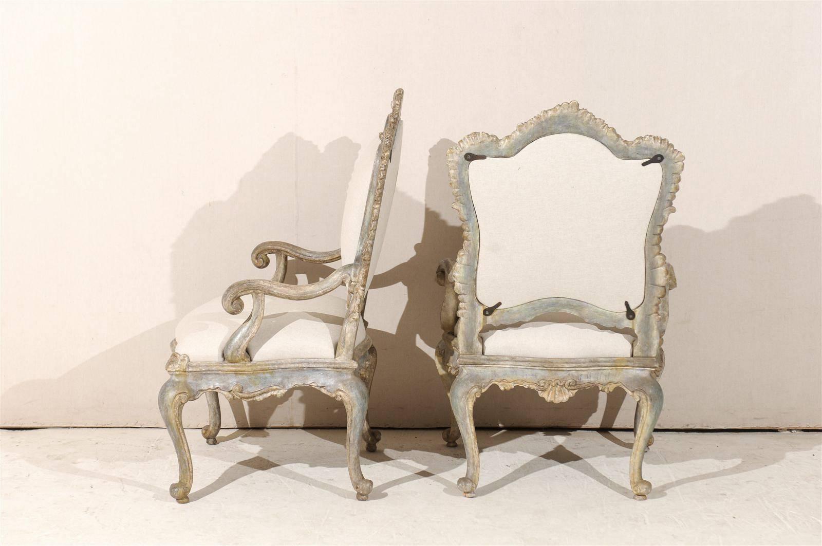 Pair of Italian Venetian Style Painted Richly Carved Armchairs For Sale 2