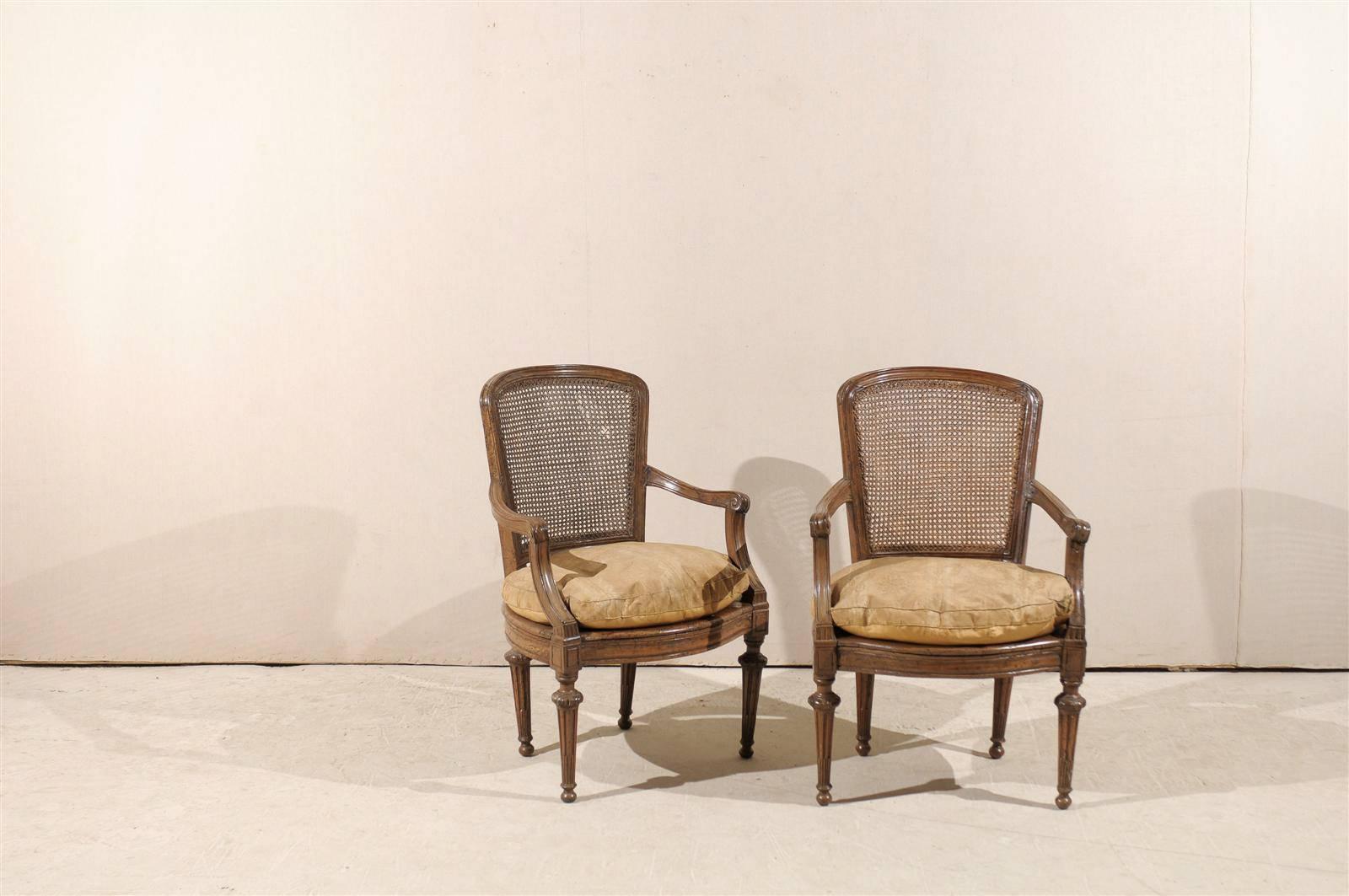 Pair of Italian 18th Century Wooden Armchairs In Good Condition For Sale In Atlanta, GA
