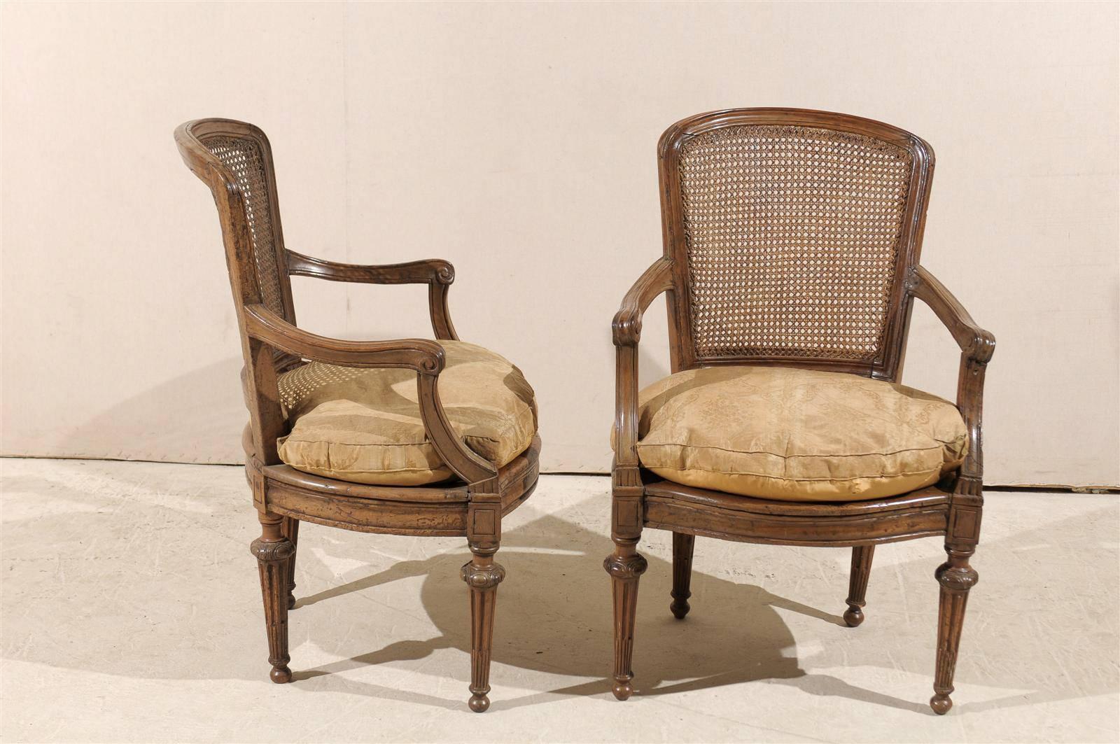 Pair of Italian 18th Century Wooden Armchairs For Sale 2