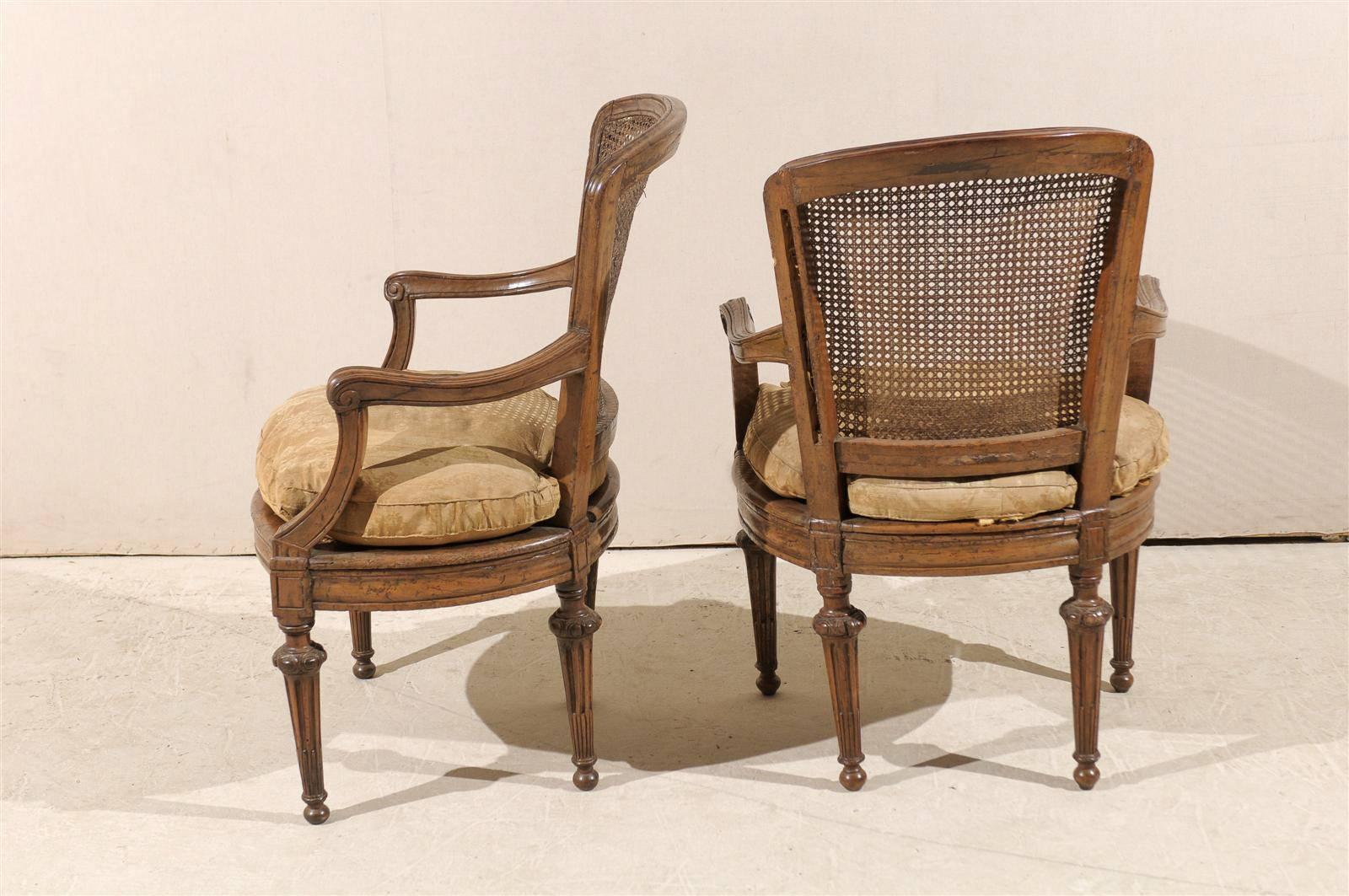 Pair of Italian 18th Century Wooden Armchairs For Sale 4