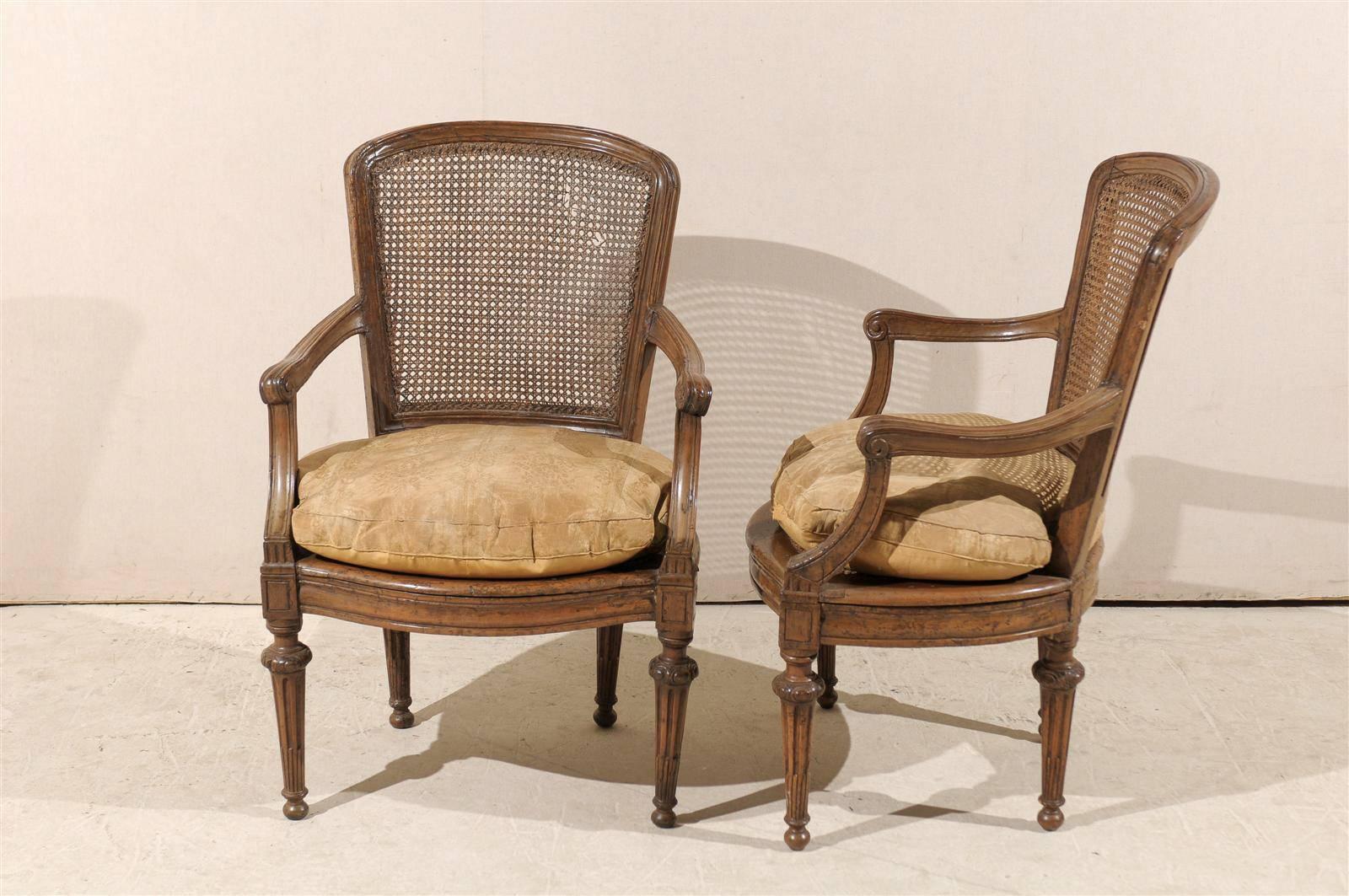Pair of Italian 18th Century Wooden Armchairs For Sale 5