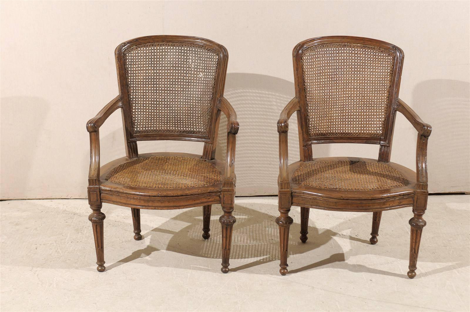 Pair of Italian 18th Century Wooden Armchairs For Sale 6
