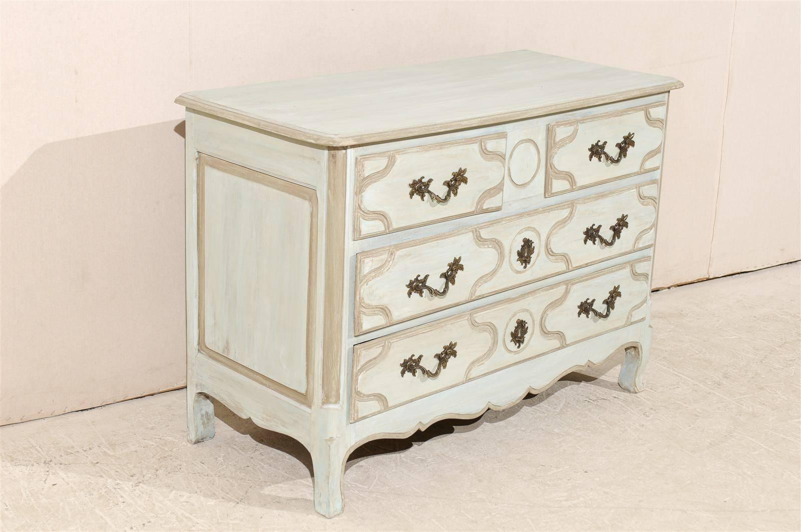 French Early 20th Century Four-Drawer Painted Wood Chest in Nice Light Color 2