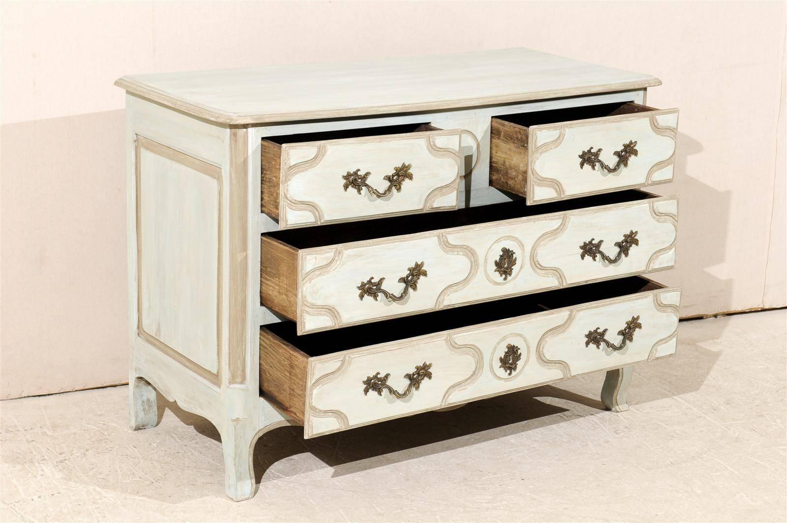 French Early 20th Century Four-Drawer Painted Wood Chest in Nice Light Color 3