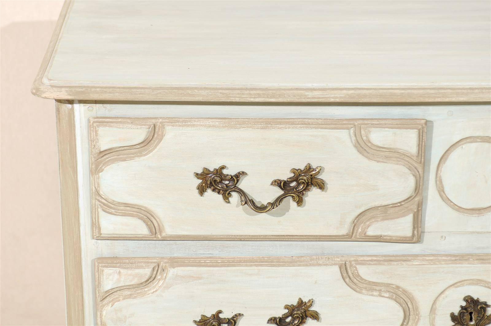 French Early 20th Century Four-Drawer Painted Wood Chest in Nice Light Color 6