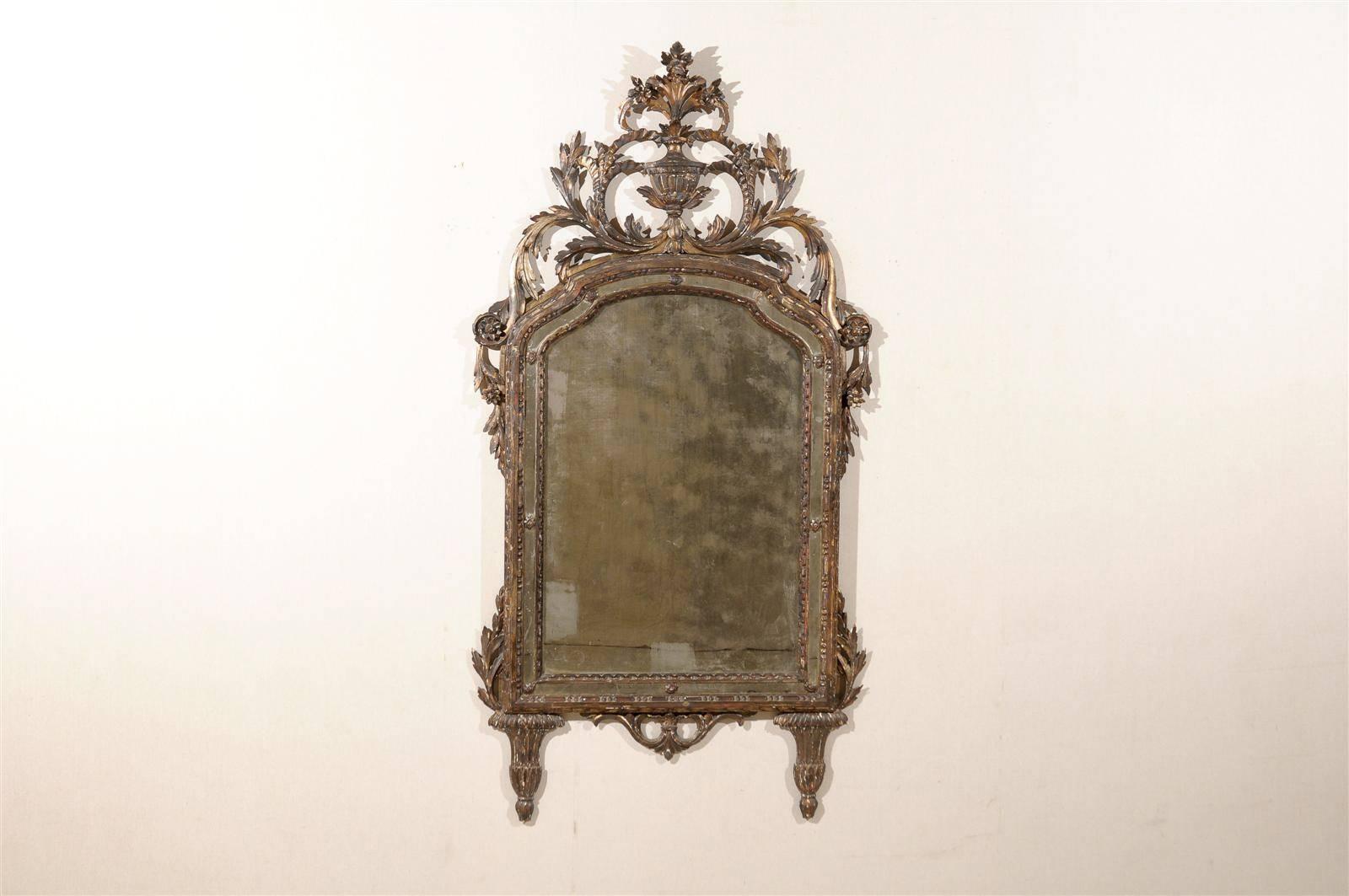 Italian 19th Century Italian Wooden Mirror with Exquisite Crest Carving In Good Condition In Atlanta, GA