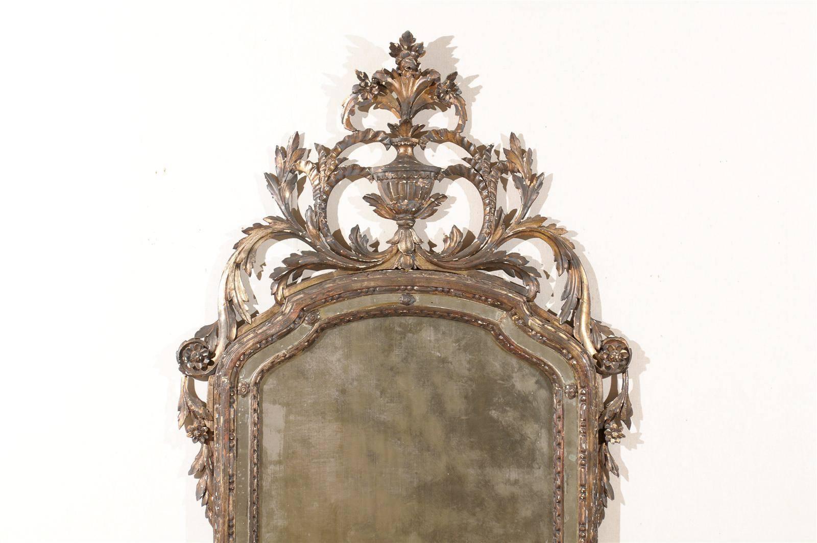 Italian 19th Century Italian Wooden Mirror with Exquisite Crest Carving 3