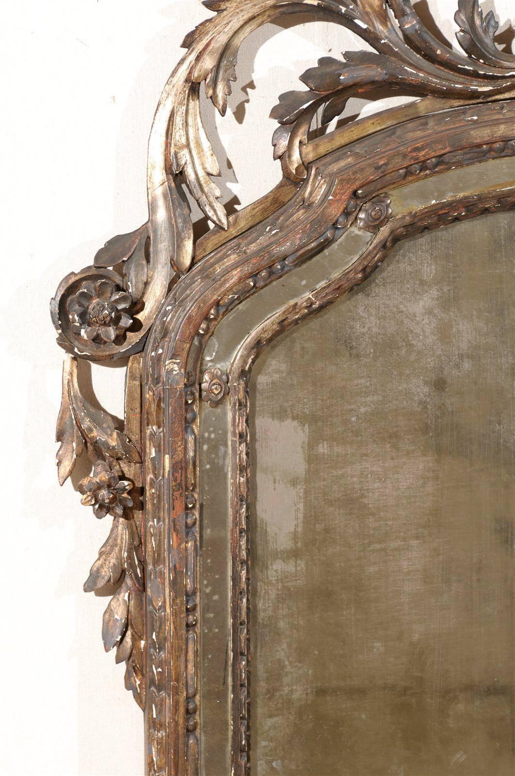 Italian 19th Century Italian Wooden Mirror with Exquisite Crest Carving 5