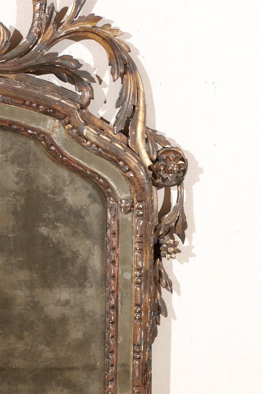Italian 19th Century Italian Wooden Mirror with Exquisite Crest Carving 6
