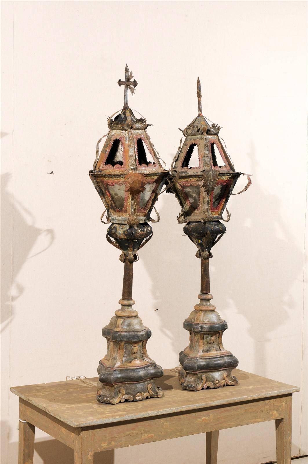 Pair of Italian 19th Century Painted Metal Table Lamps For Sale 4