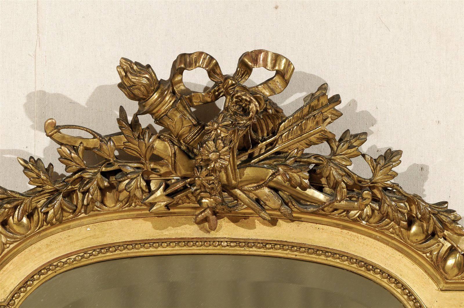 Un miroir ancien français magnifiquement sculpté et doré, de plus de 5,5 pieds de haut Bon état - En vente à Atlanta, GA