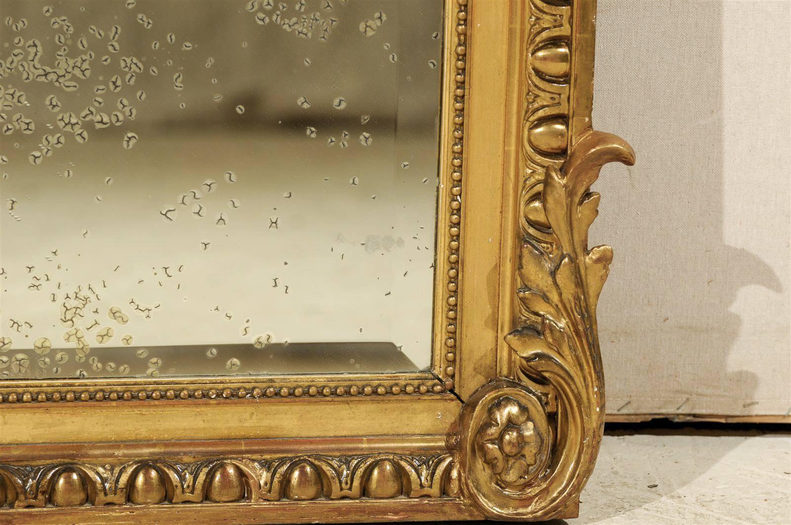 Un miroir ancien français magnifiquement sculpté et doré, de plus de 5,5 pieds de haut en vente 2
