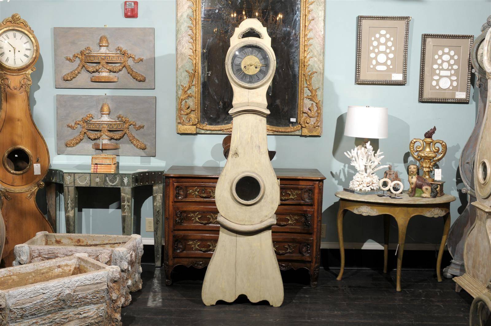 Exquisite Swedish 18th Century Painted Grandfather Clock with Pewter Ring Face In Good Condition In Atlanta, GA