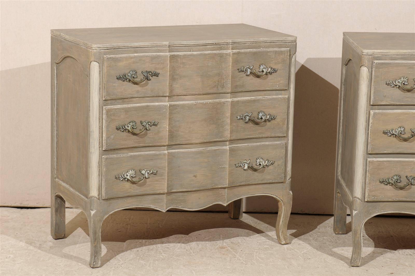 Pair of Vintage Serpentine Three-Drawer Painted Wood Chests In Good Condition In Atlanta, GA