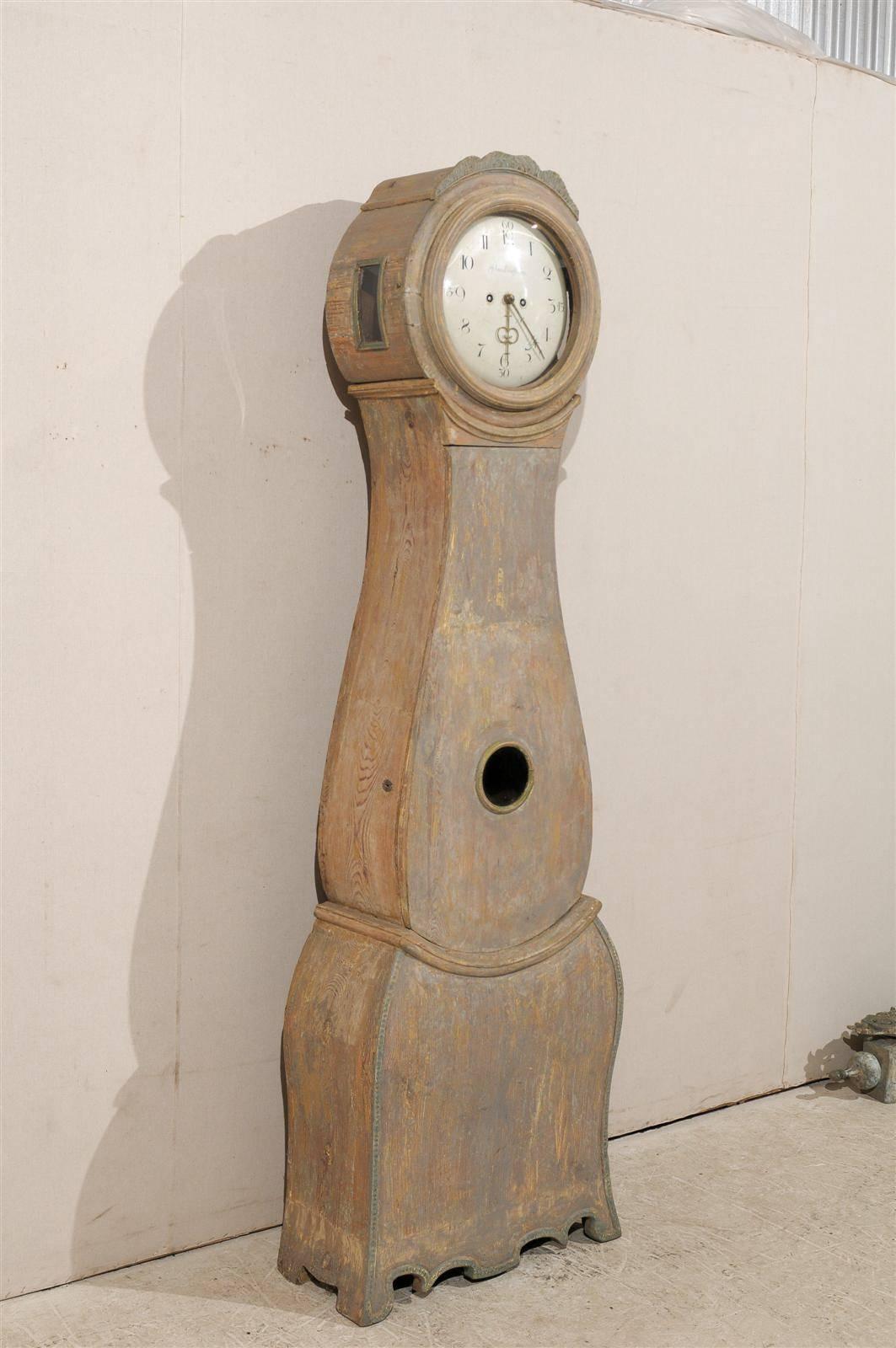 18th Century and Earlier 18th Century Swedish Painted Wood Clock with Scalloped Base and Original Paint For Sale