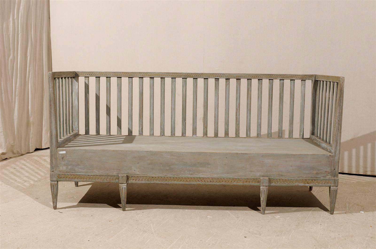 Swedish Period Gustavian Painted Wood Bench from the Late 18th Century In Good Condition In Atlanta, GA