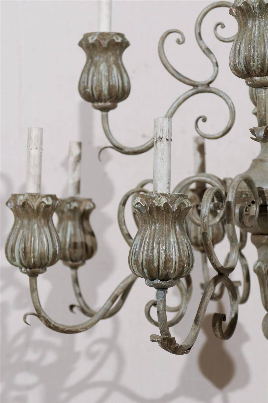 Lustre italien à 2 étages, 12 lampes, en bois peint avec bouleaux en forme de fleur Bon état - En vente à Atlanta, GA
